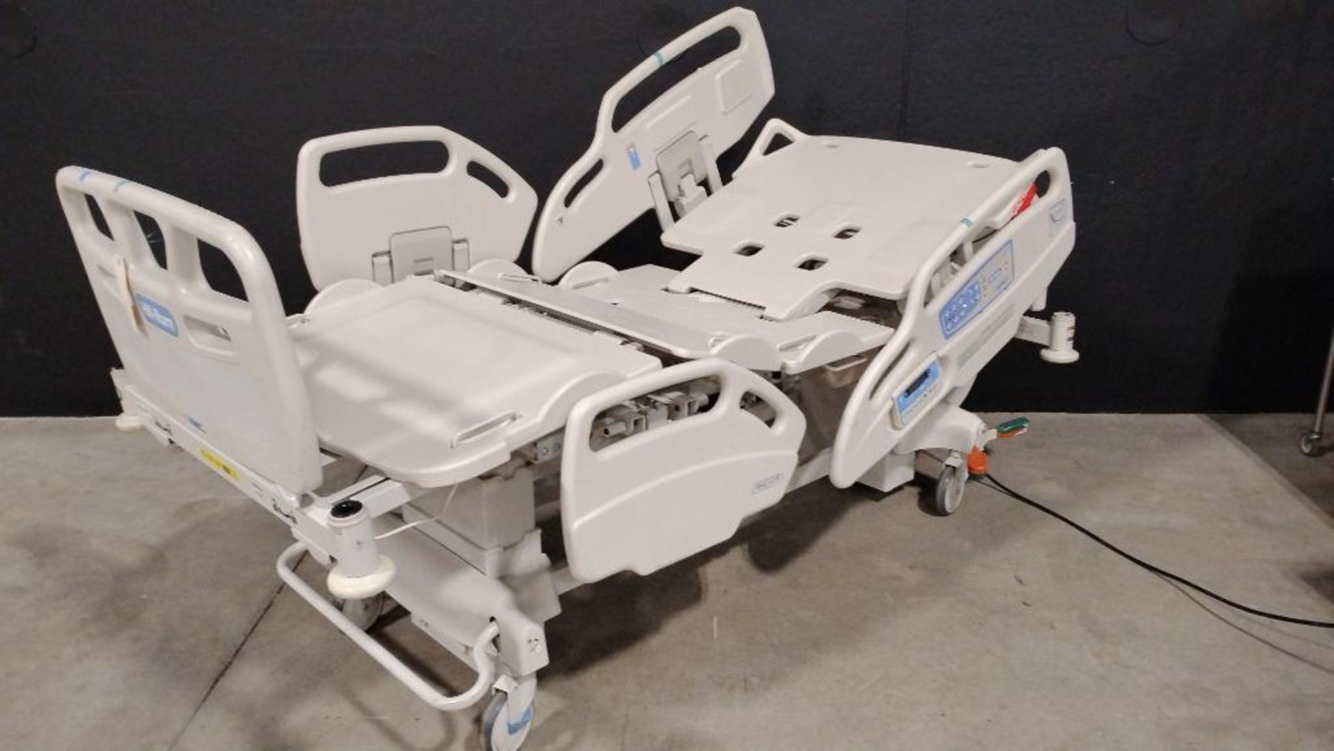 HILL-ROM CARE ASSIST ES 1170G HOSPITAL BED - Image 2 of 4