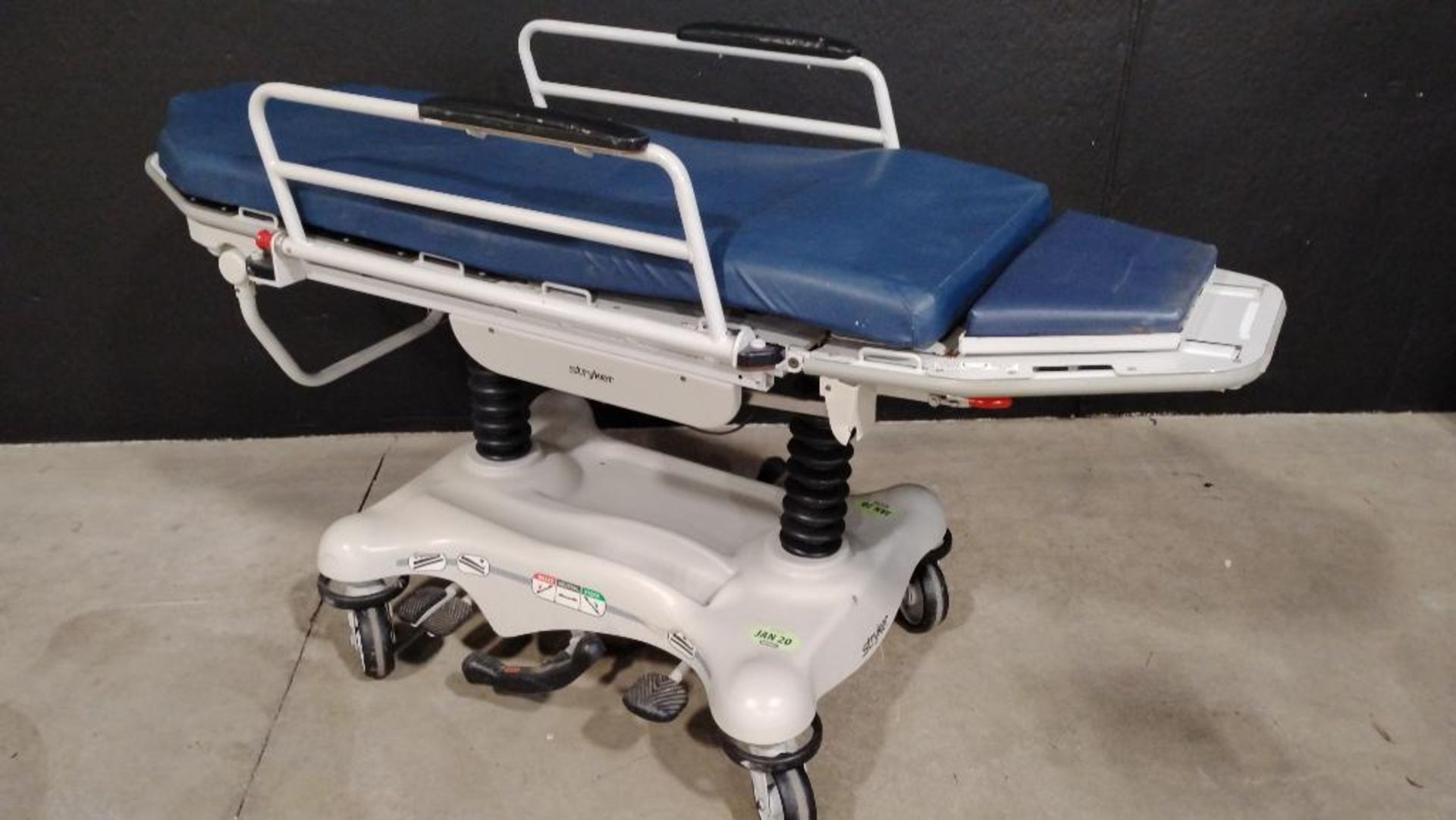 STRYKER 5050 STRETCHER CHAIR - Image 4 of 4