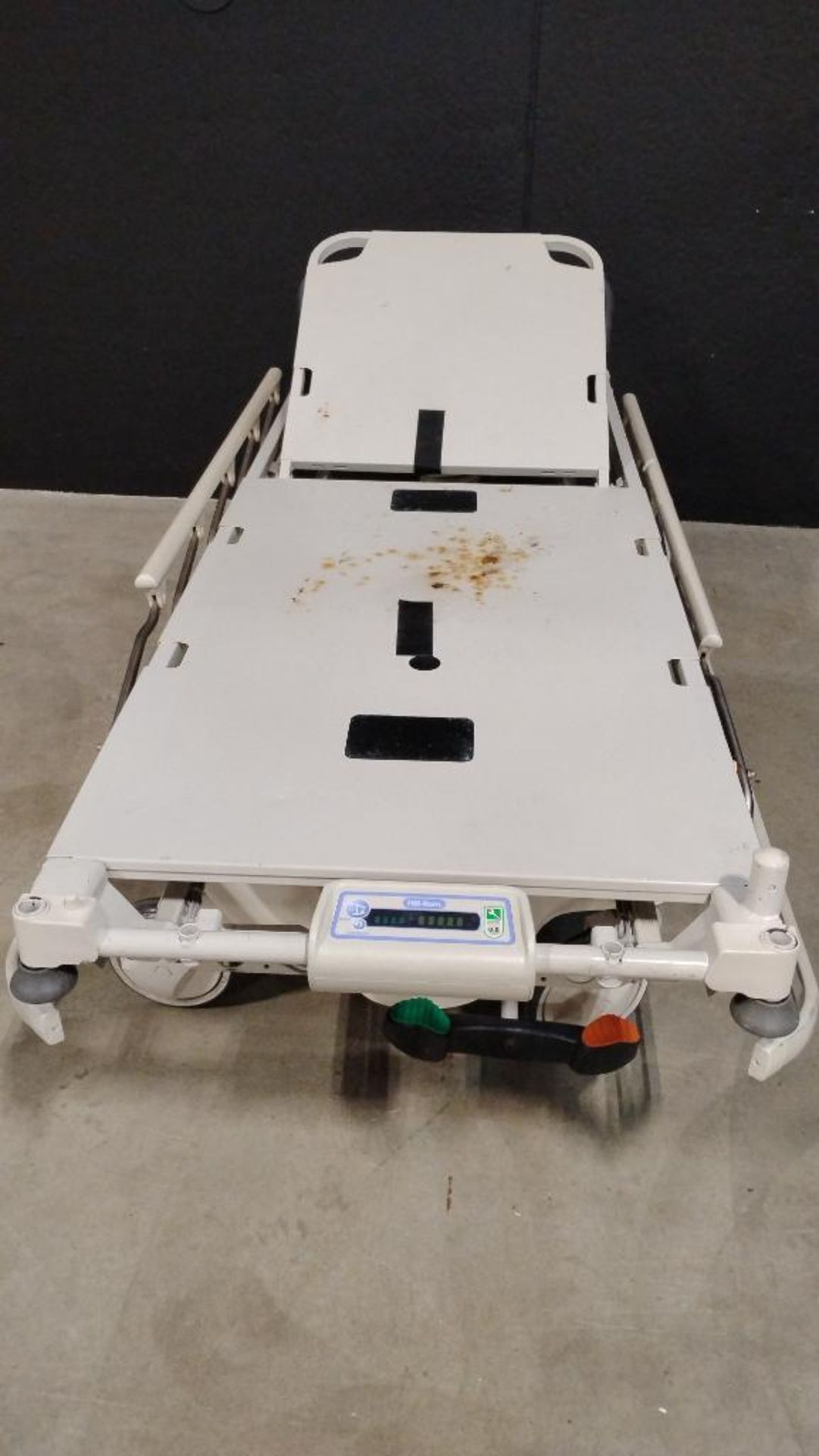 HILL-ROM P8000 STRETCHER WITH SCALE (700LBS) - Image 4 of 4