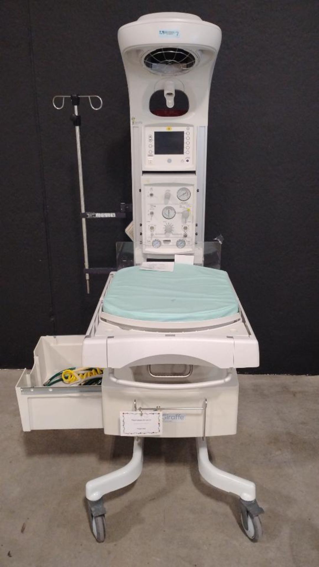 GE GIRAFFE INFANT WARMER WITH 1502 T-PIECE RESUSCITATION SYSTEM - Image 3 of 6