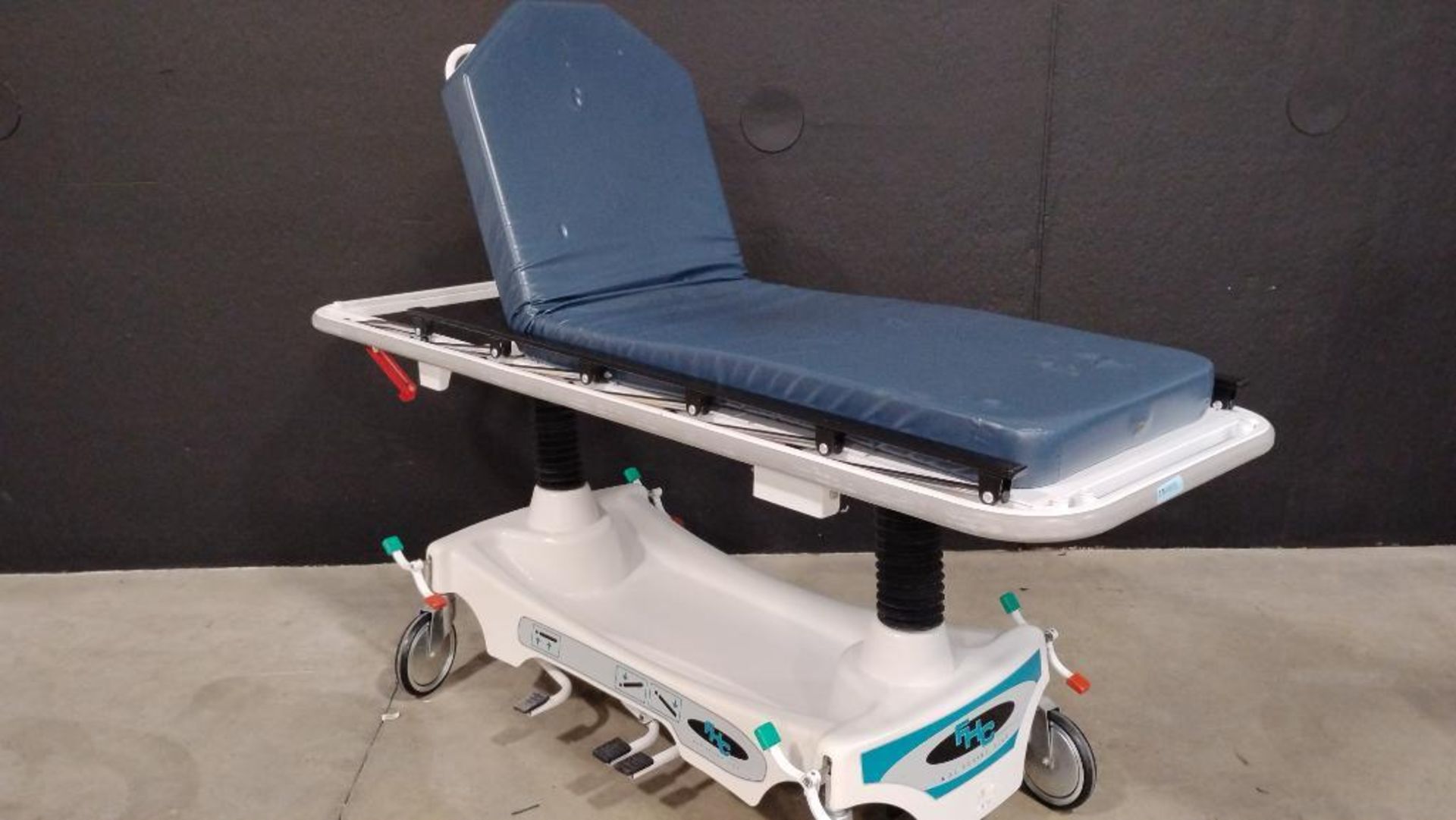 FHC MOBILE CARE LINE STRETCHER - Image 3 of 4