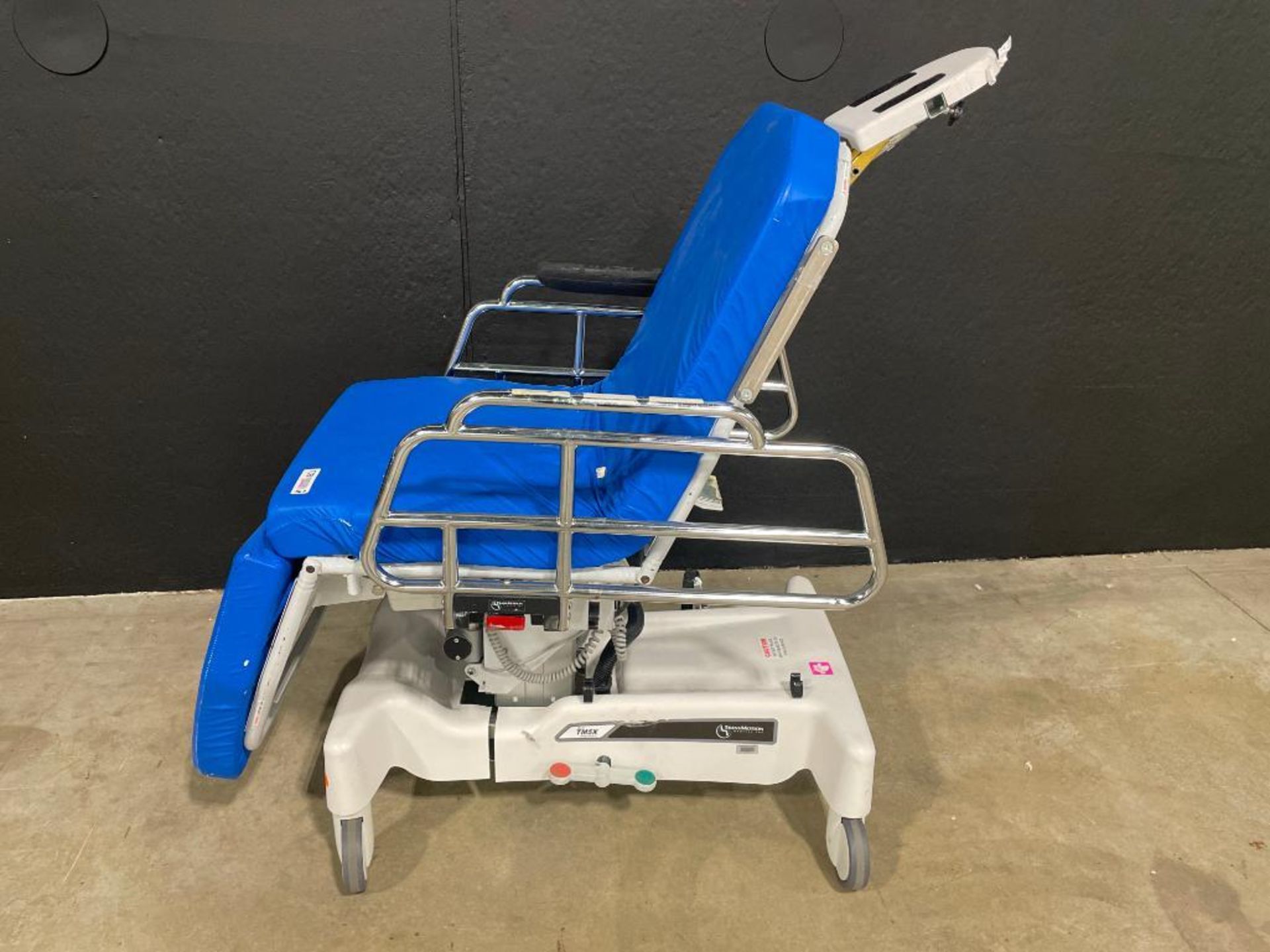 TRANSMOTION MEDICAL TM5X STRETCHER CHAIR - Image 2 of 4