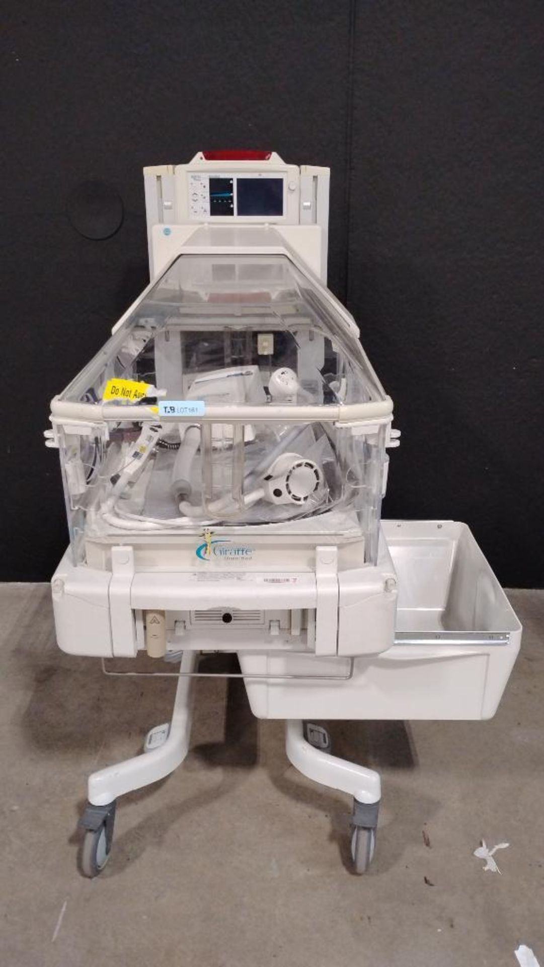 OHMEDA GIRAFFE OMNIBED INFANT INCUBATOR