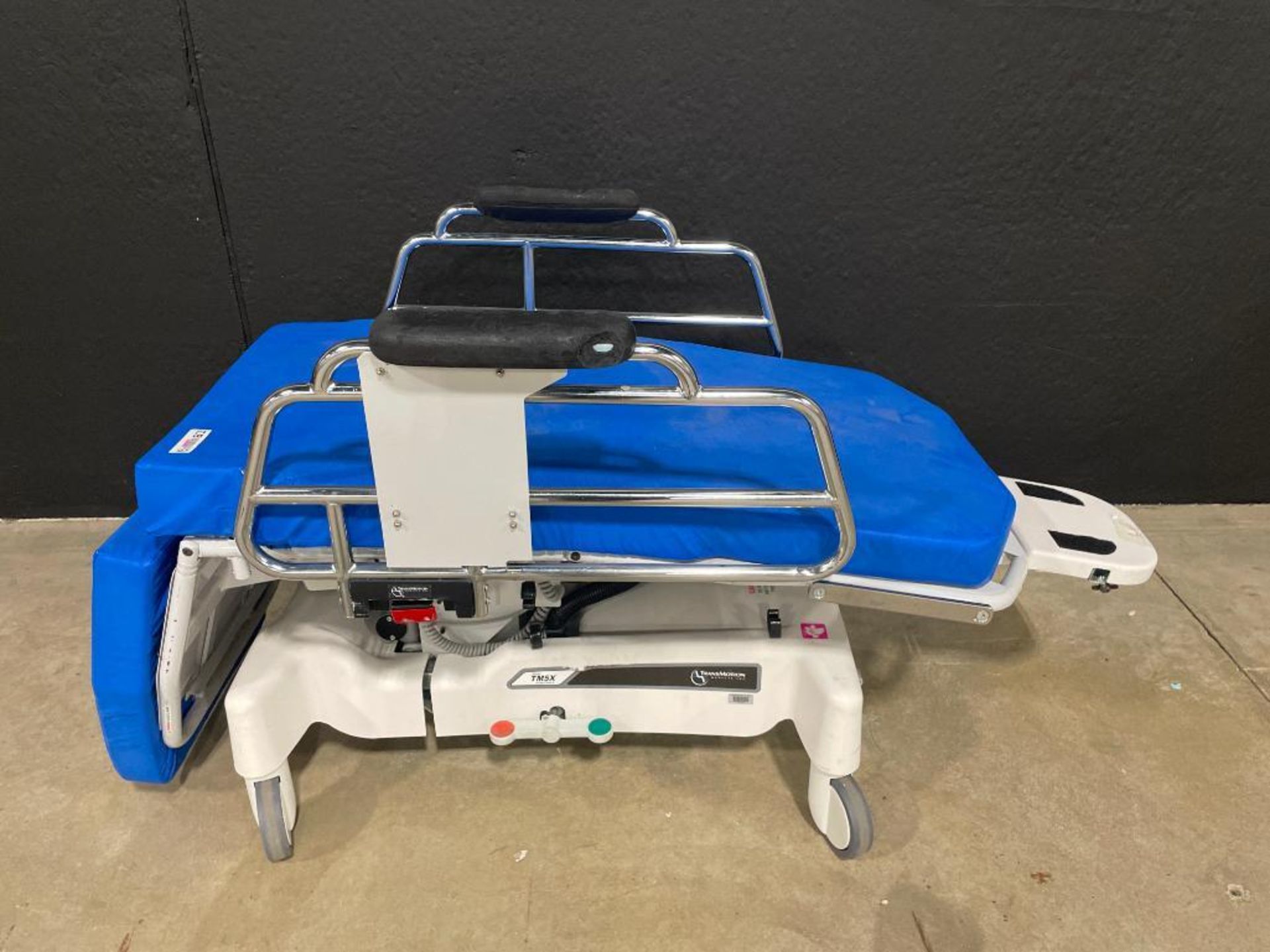 TRANSMOTION MEDICAL TM5X STRETCHER CHAIR - Image 2 of 4