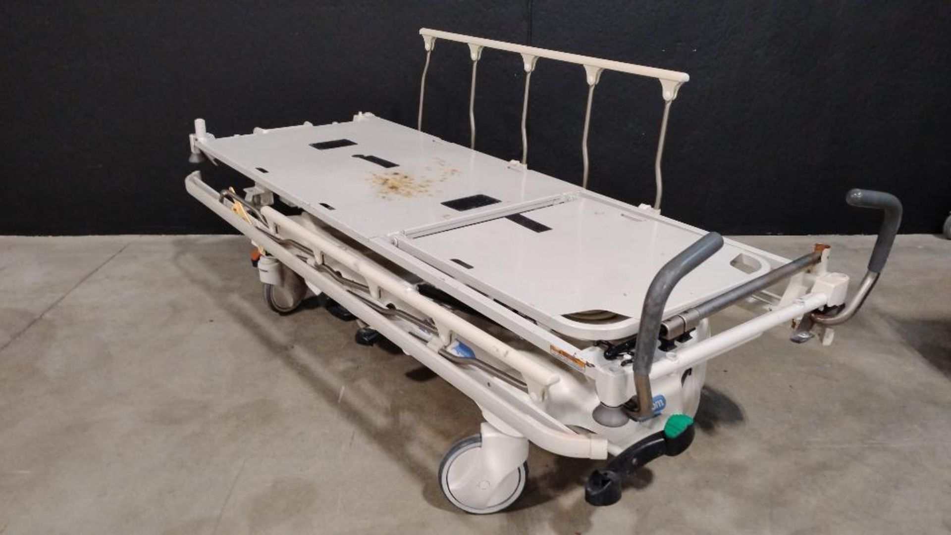 HILL-ROM P8000 STRETCHER WITH SCALE (700LBS) - Image 3 of 4