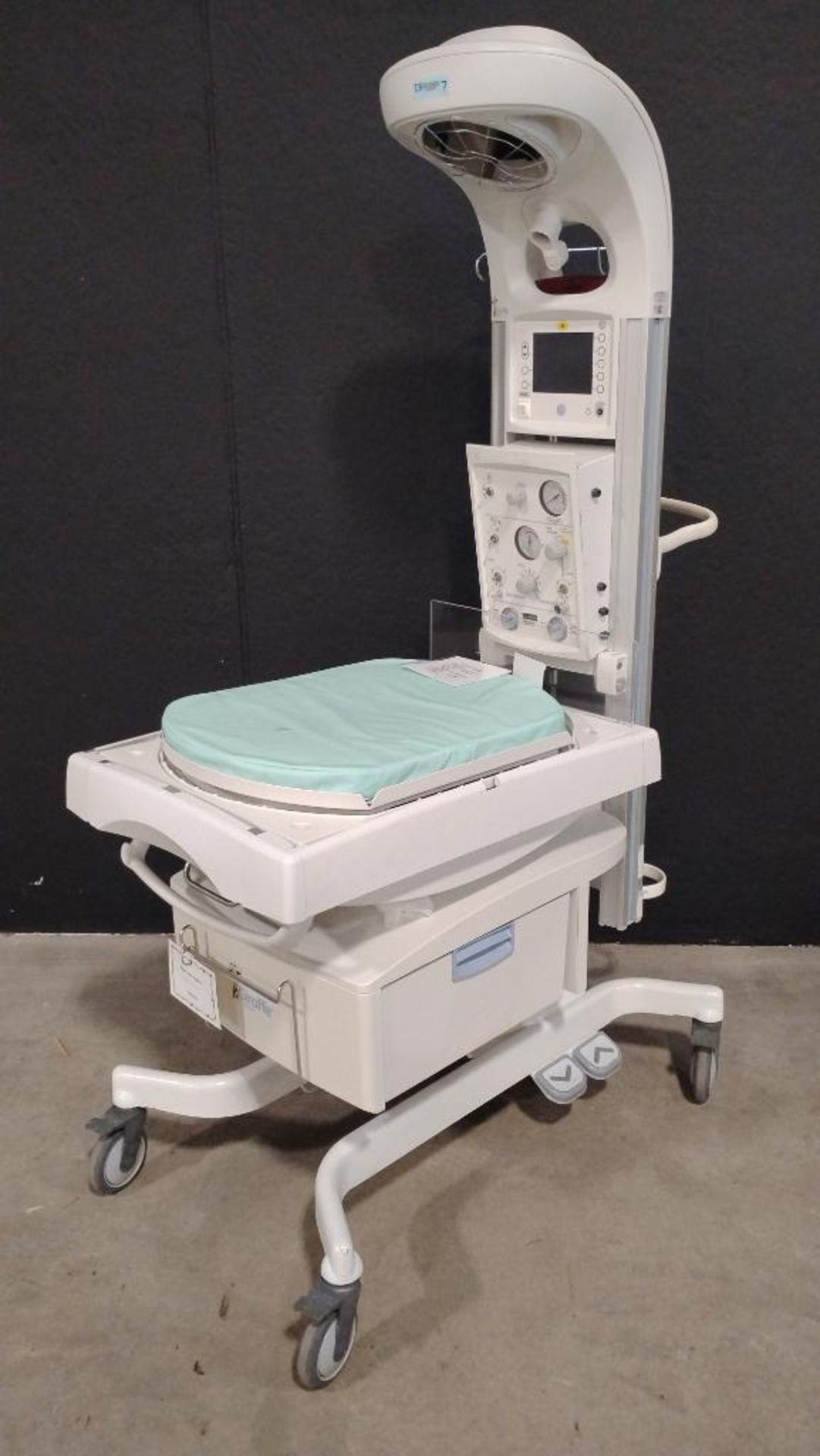 GE GIRAFFE INFANT WARMER WITH 1502 T-PIECE RESUSCITATION SYSTEM - Image 5 of 6