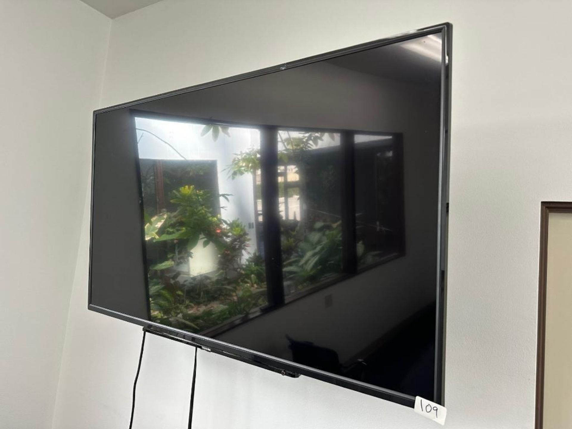 TOSHIBA FLAT SCREEN TV - Image 2 of 2