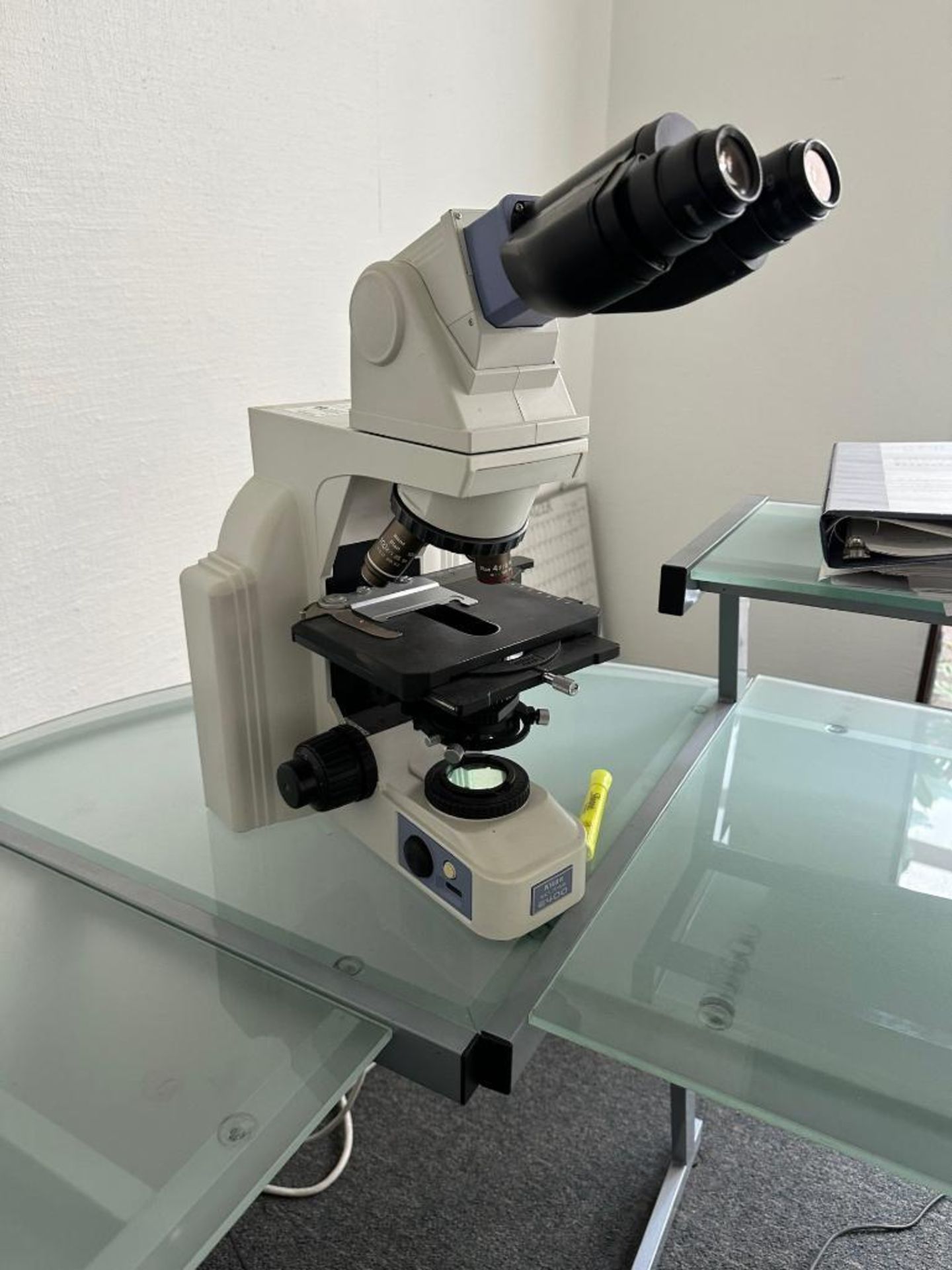 NIKON ECLIPSE E400 LAB MICROSCOPE WITH 4 OBJECTIVES