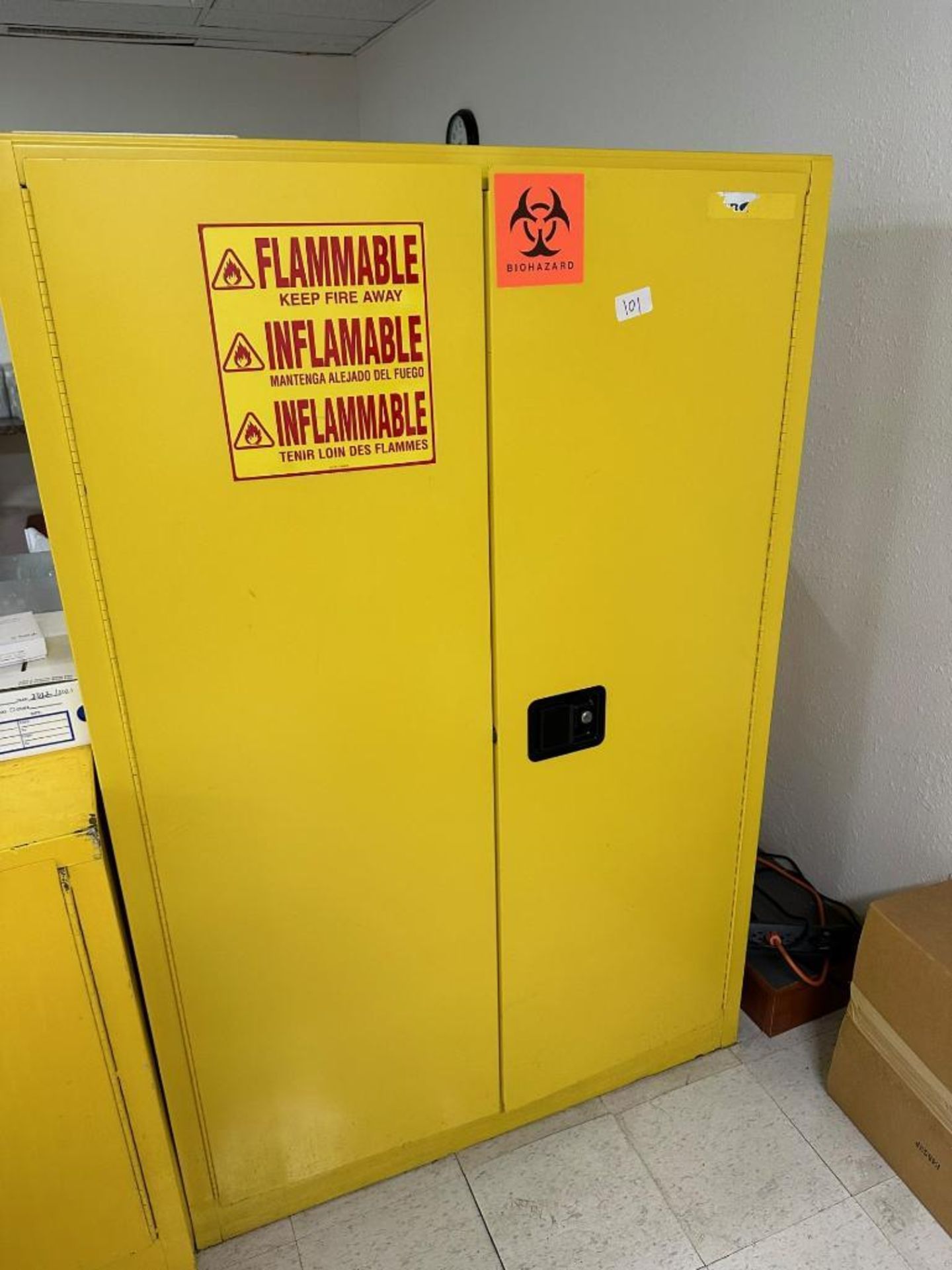 FLAMMABLE CABINET / FIRE PROOF