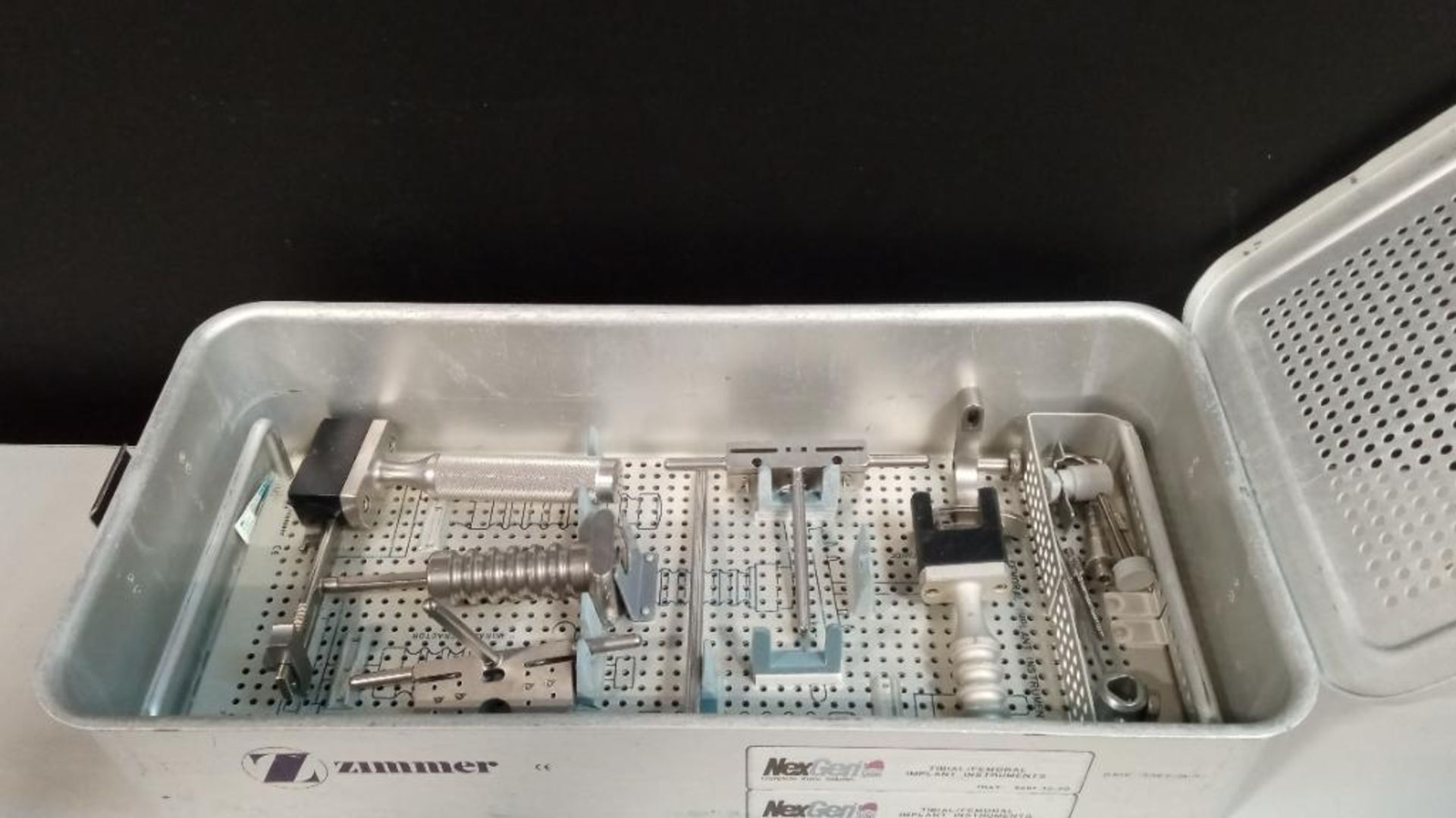 ZIMMER TIBIAL/FERMORAL IMPLANTS AND INSTRUMENT SET