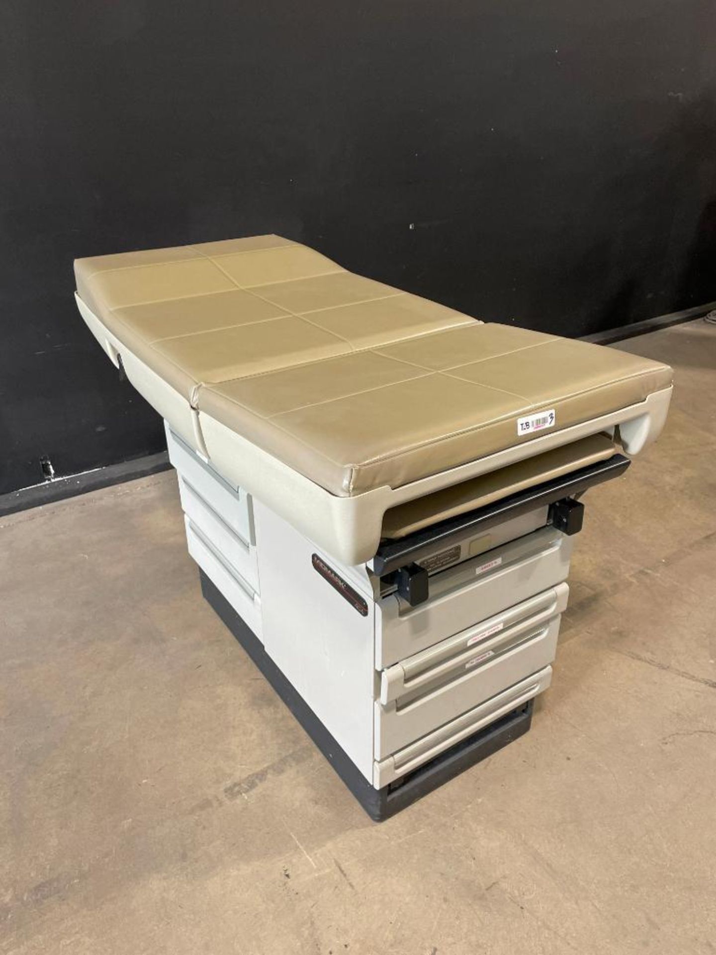 MIDMARK 404 EXAM TABLE - Image 3 of 3