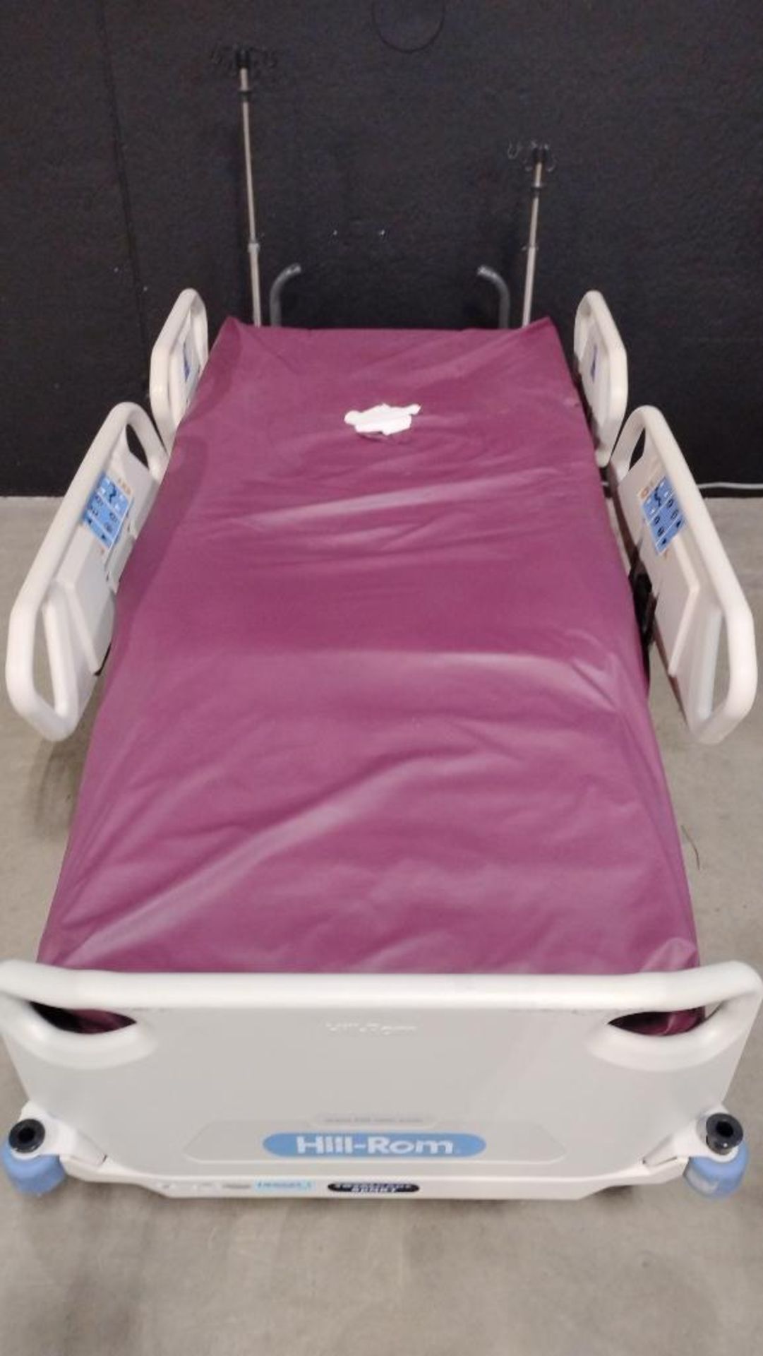 HILL-ROM TOTAL CARE SPORT 2 P1900 HOSPITAL BED - Image 2 of 3