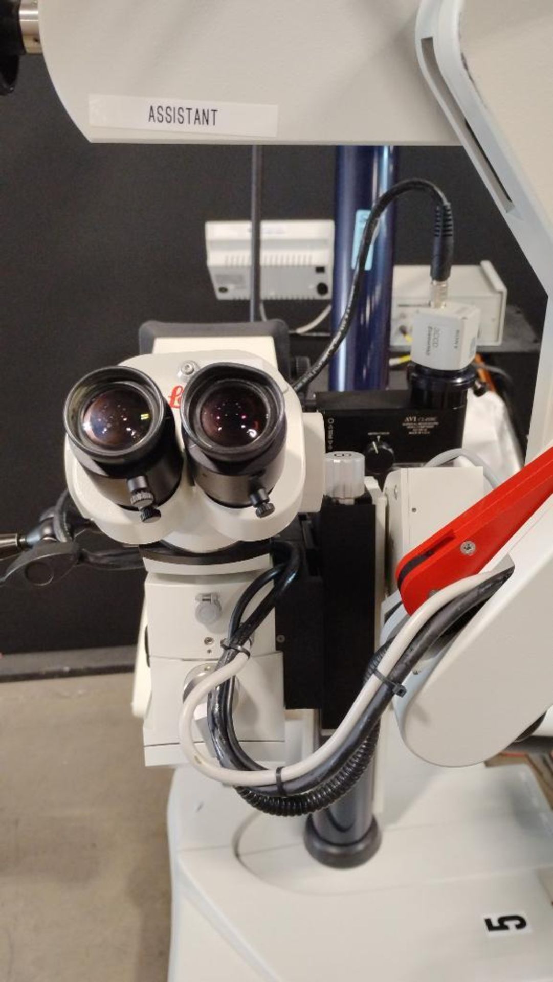 LEICA M500-N NEURO-SURGICAL MICROSCOPE TO INCLUDE DUAL FACE TO FACE BINOCULARS WITH EYEPIECES TWO AR - Image 7 of 9