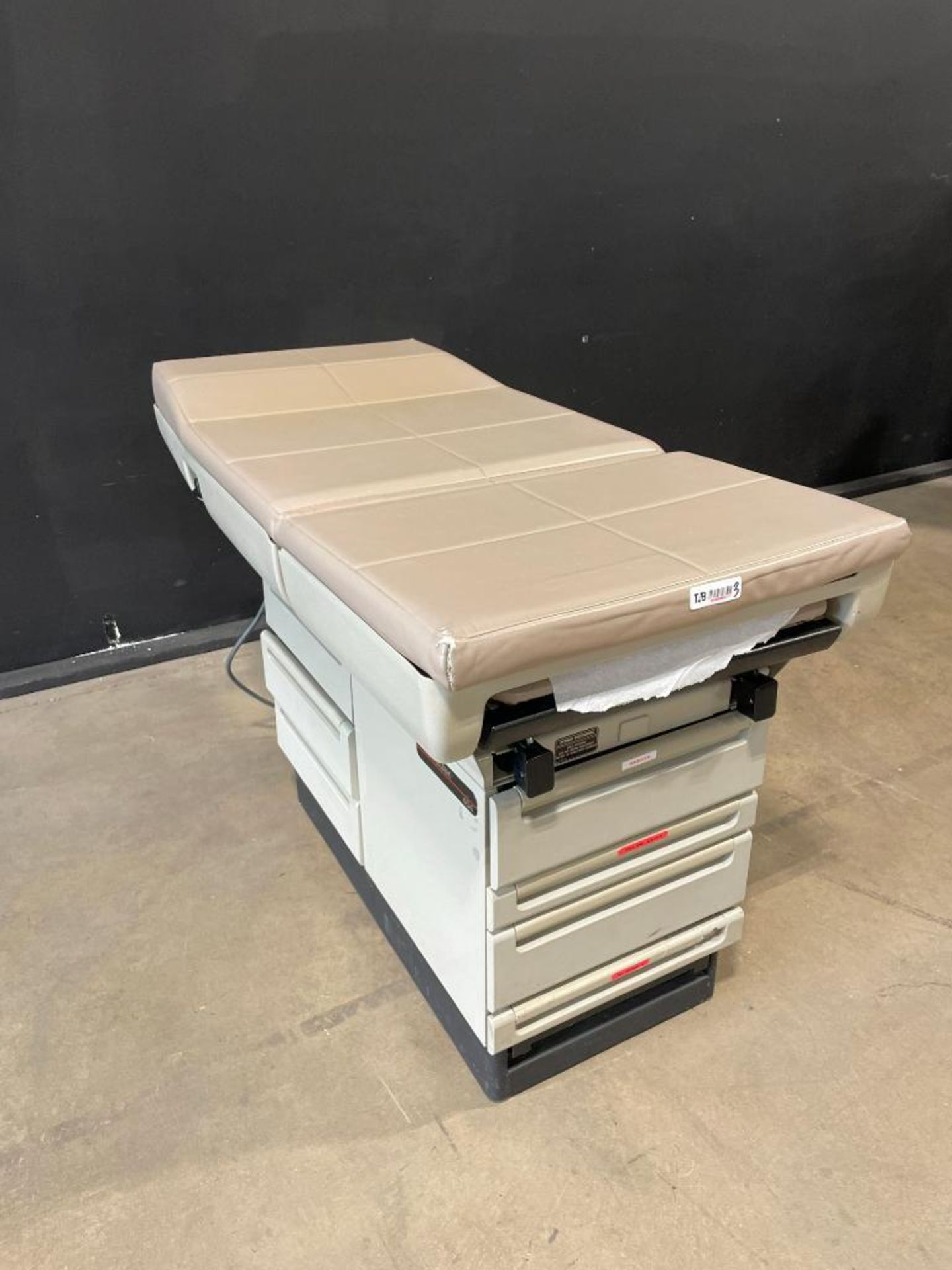 MIDMARK 404 EXAM TABLE - Image 3 of 3