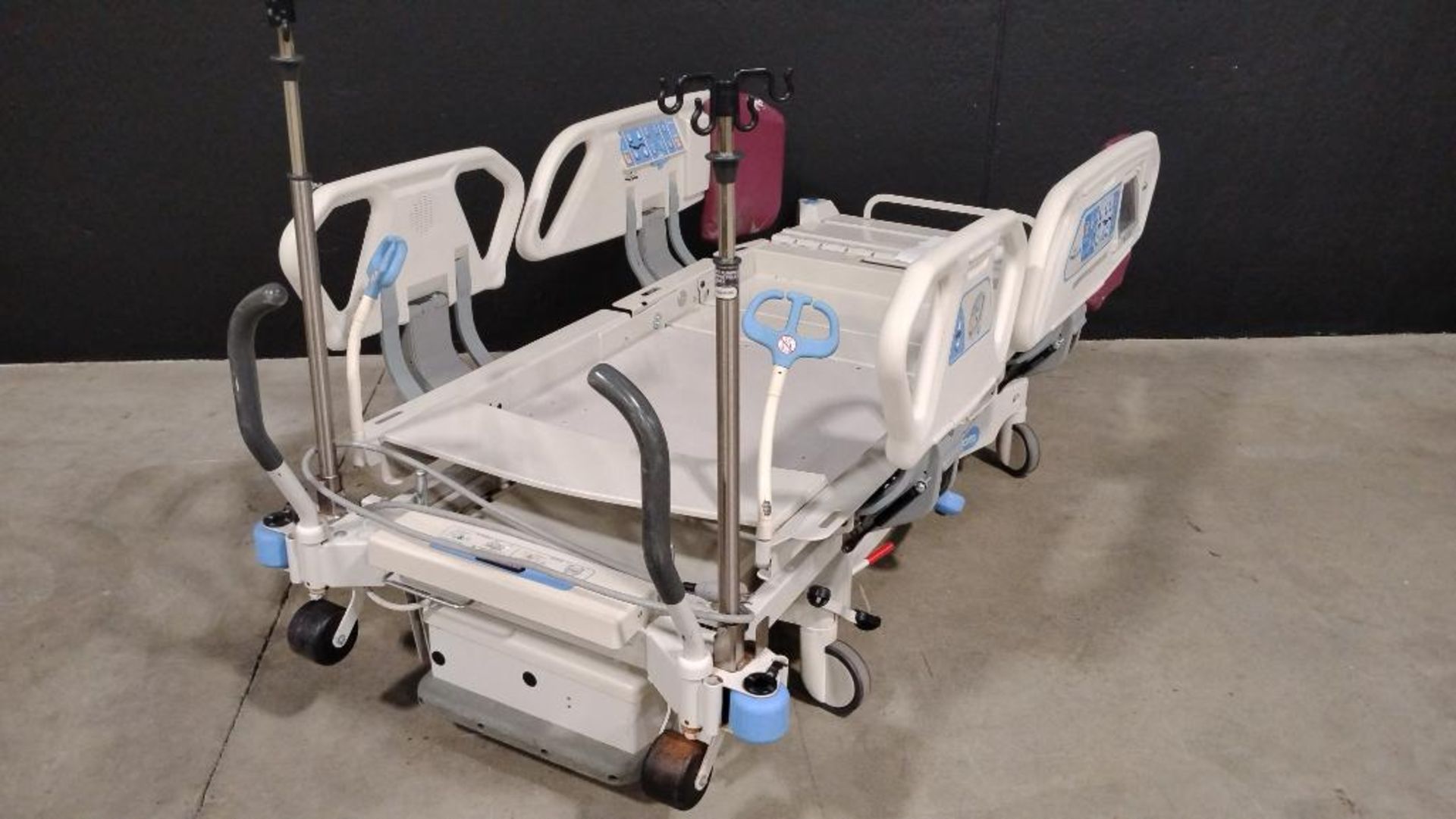 HILL-ROM TOTAL CARE SPORT 2 P1900 HOSPITAL BED - Image 3 of 3
