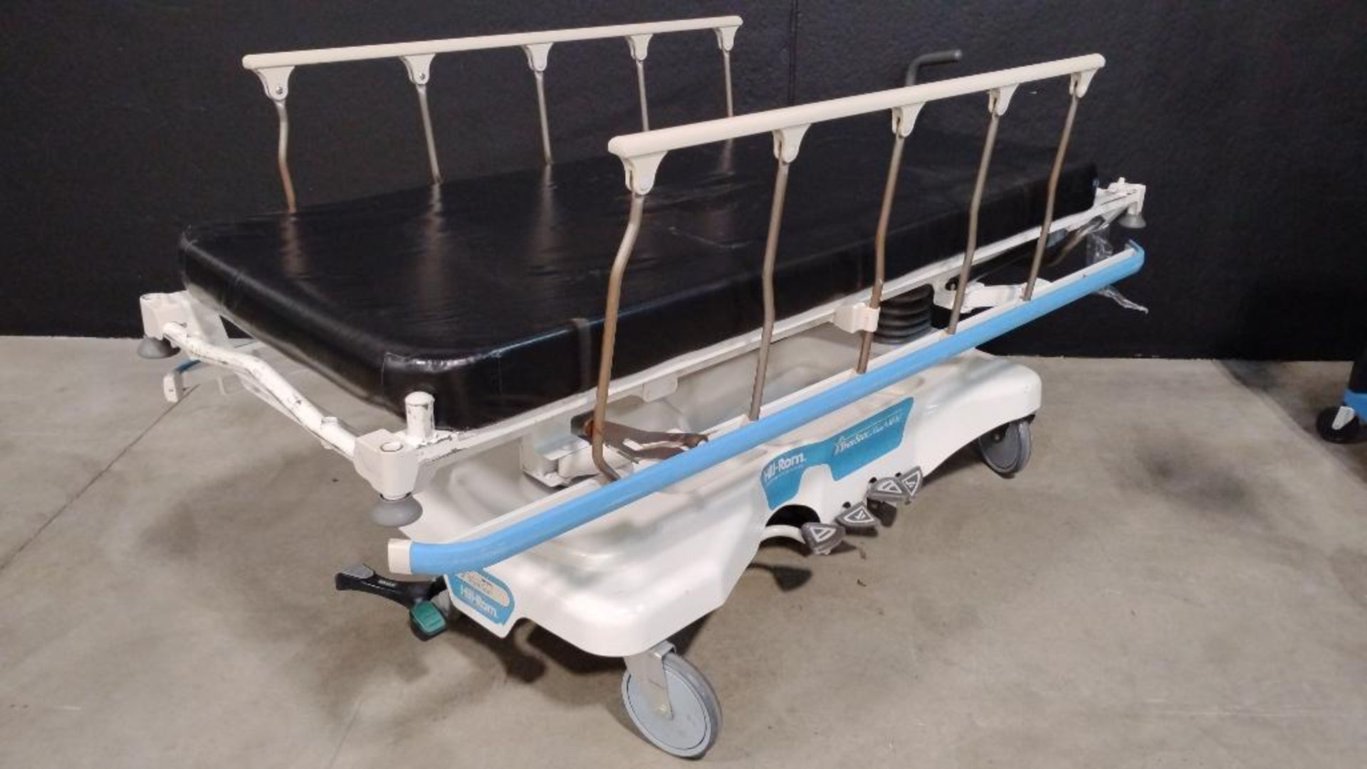 HILL-ROM P8000 STRETCHER (500LBS) - Image 2 of 4