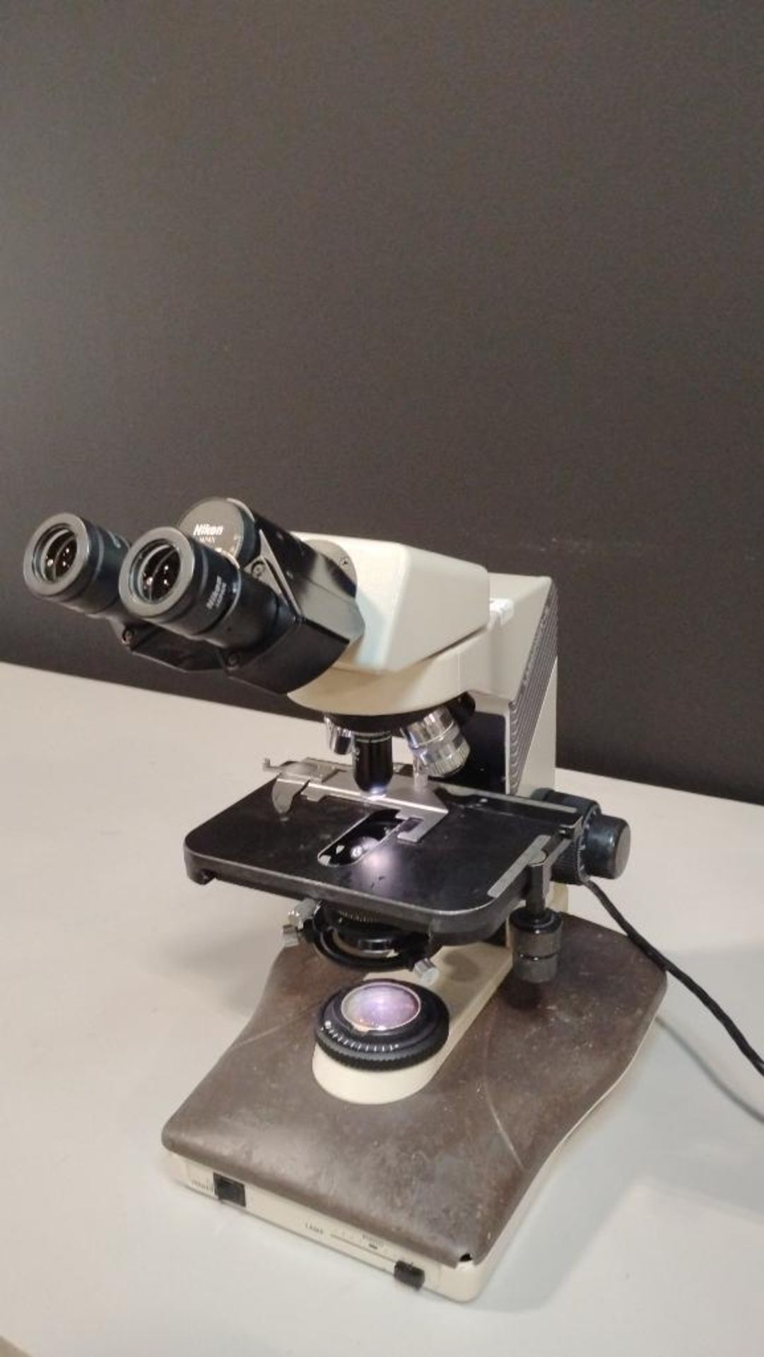 NIKON LABOPHOT-2 LAB MICROSCOPE WITH 5 OBJECTIVES - Image 2 of 4