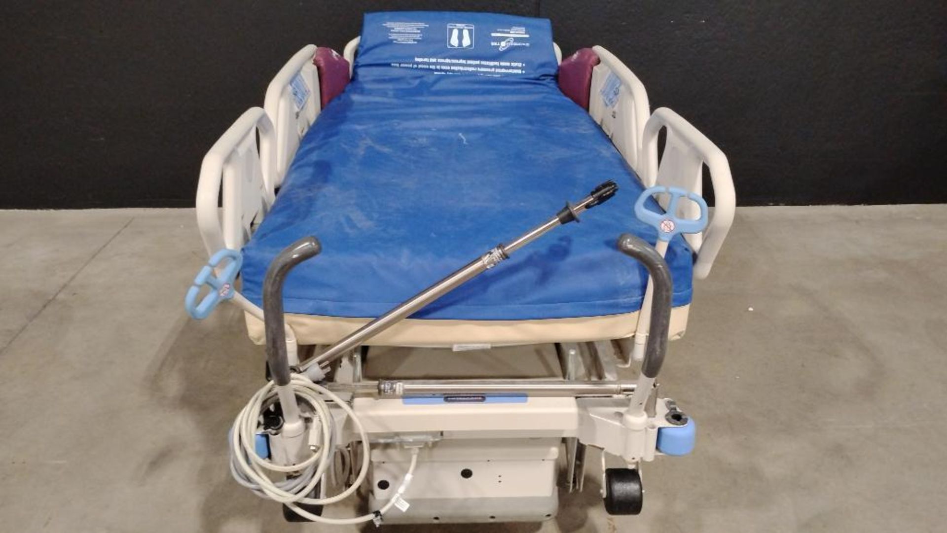 HILL-ROM TOTAL CARE SPORT 2 P1900 HOSPITAL BED - Image 3 of 3