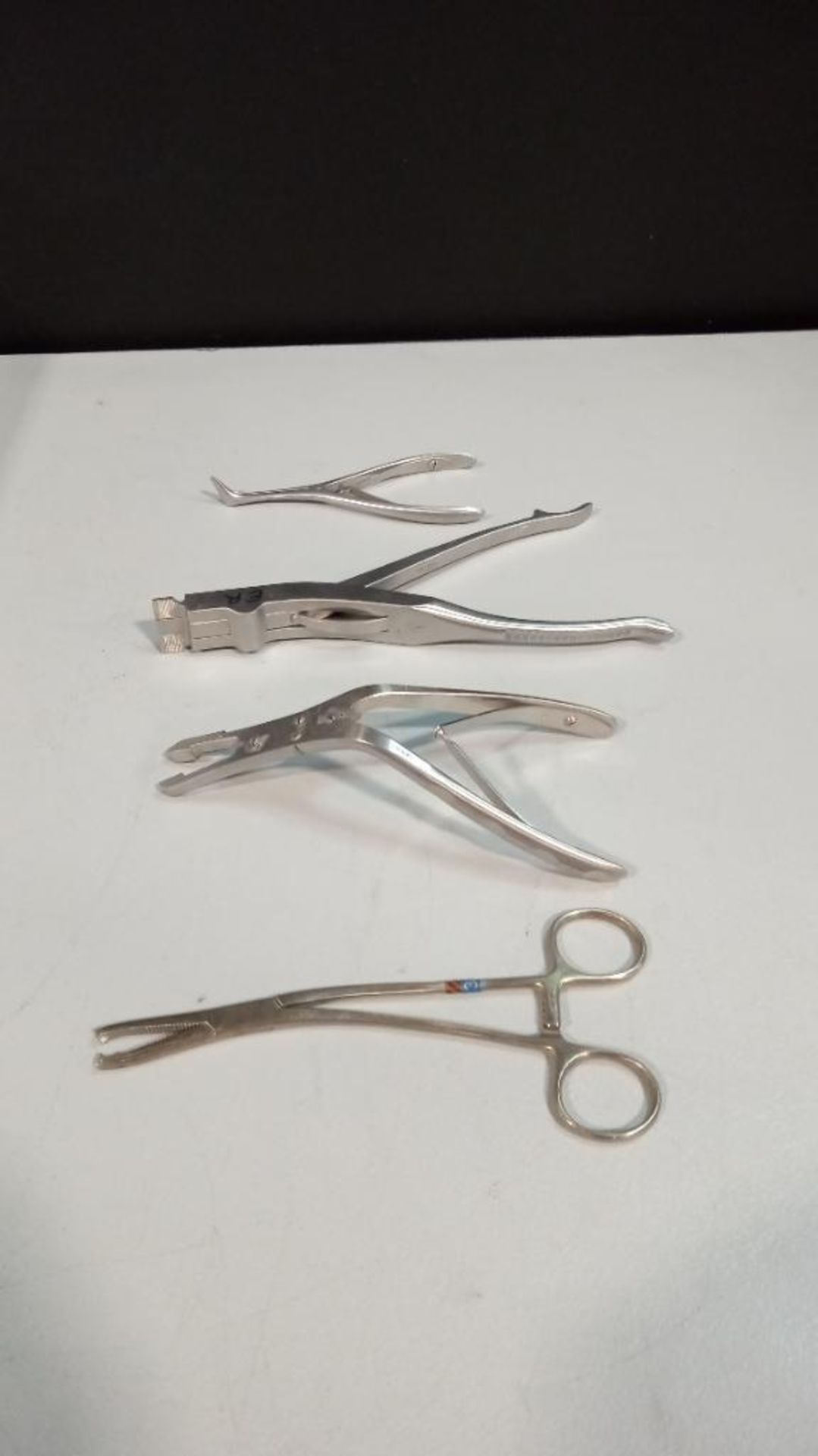 RETRACTOR AND FORCEPS