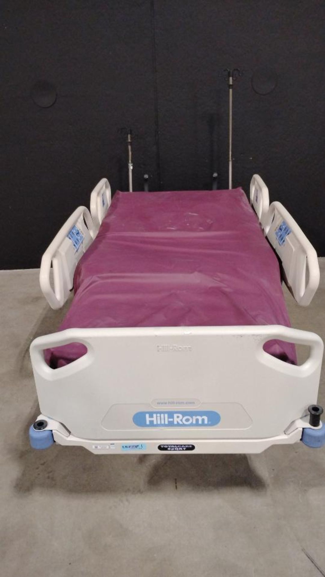 HILL-ROM TOTAL CARE SPORT 2 P1900 HOSPITAL BED - Image 2 of 4