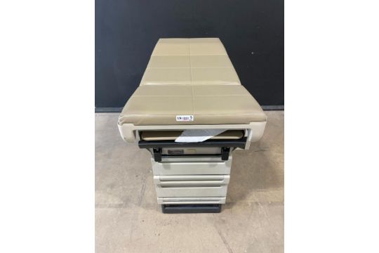 MIDMARK 404 EXAM TABLE - Image 1 of 3