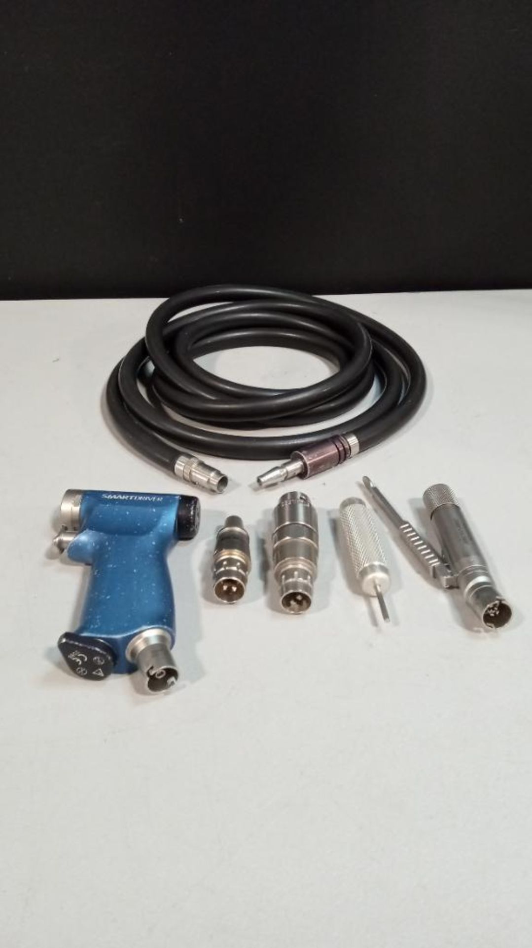 MICROAIRE 6640-100 MICROAIRE 6640-100 SMARTDRIVER PNEUMATIC DRILL SET INCLUDED: -MICROAIRE 9000-000