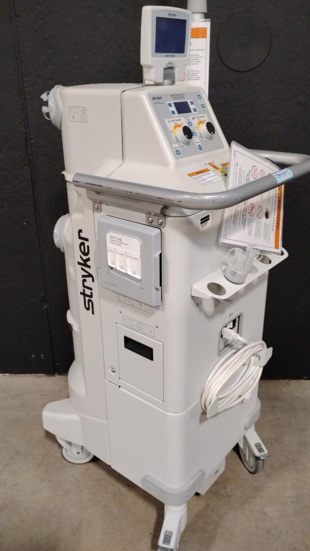 STRYKER NEPTUNE 2 ULTRA HIGH VACUUM/ HIGH FLOW CONTINOUS SURGICAL SUCTION UNIT - Image 4 of 5