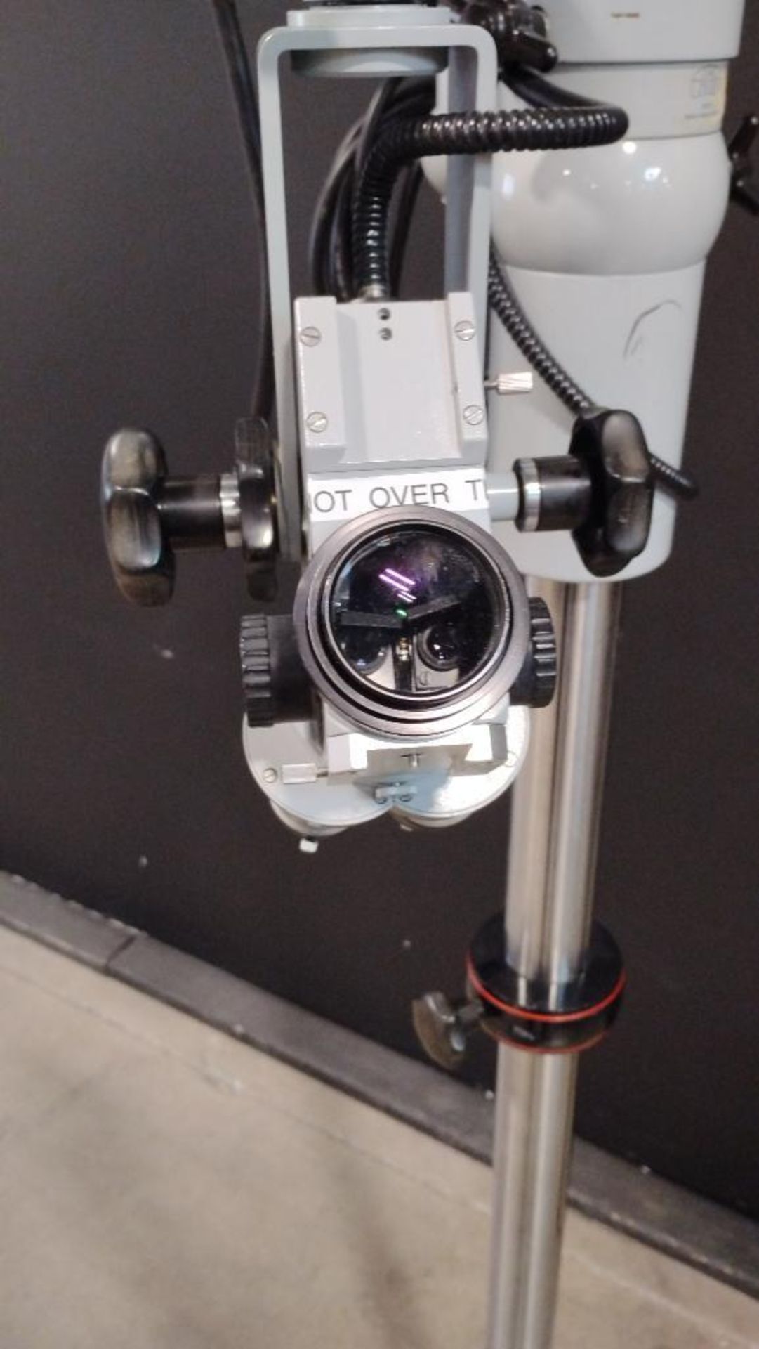 CARL ZEISS SURGICAL MICROSCOPE TO INCLUDE SINGLE MOUNT BINOPCULAR WITH EYEPIECES BOTH ARE (10X/22B) - Image 5 of 5