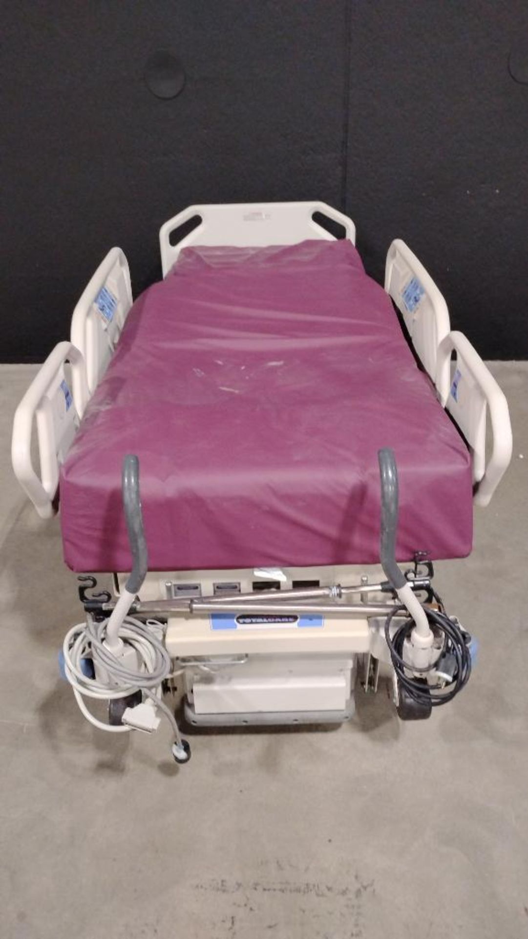 HILL-ROM TOTAL CARE SPORT 2 P1900 HOSPITAL BED - Image 4 of 4