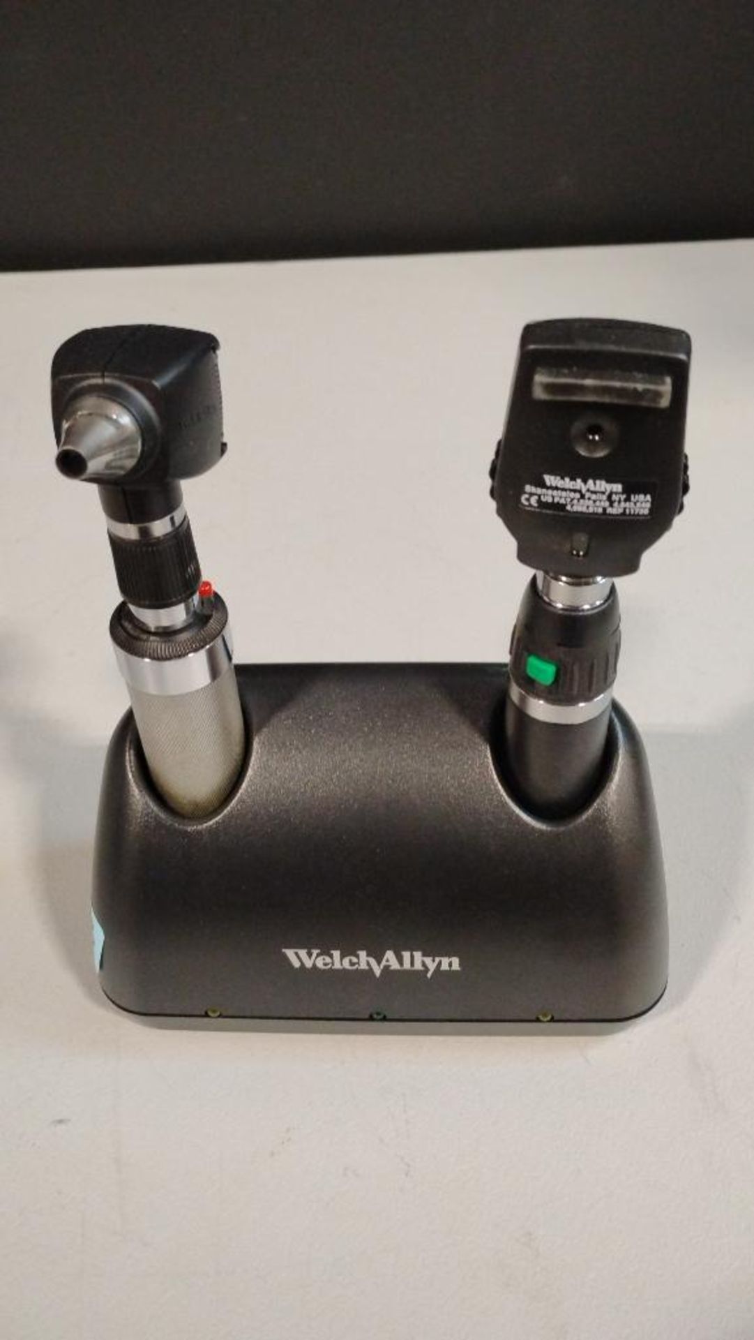 WELCH ALLYN OTO/OPTHALMOSCOPE WITH HEADS & 7114X DOCKING STATION