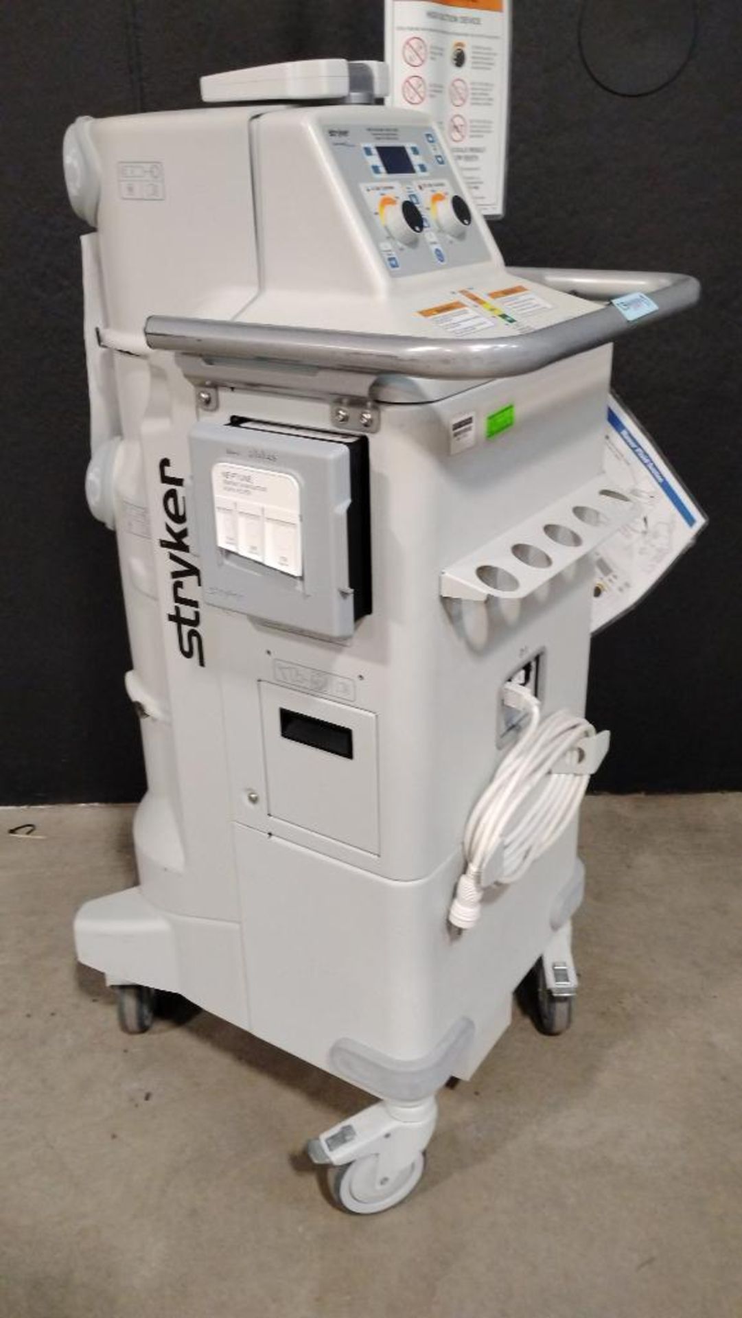 STRYKER NEPTUNE 2 ULTRA HIGH VACUUM/ HIGH FLOW CONTINOUS SURGICAL SUCTION UNIT - Image 4 of 5