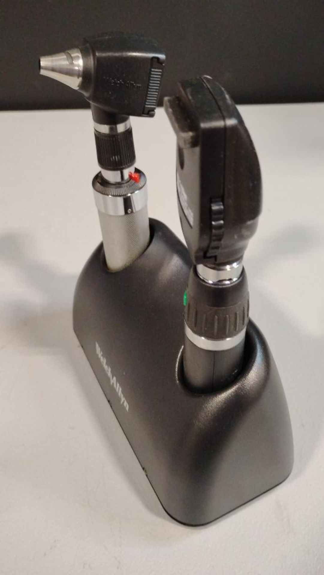 WELCH ALLYN OTO/OPTHALMOSCOPE WITH HEADS & 7114X DOCKING STATION - Image 2 of 3