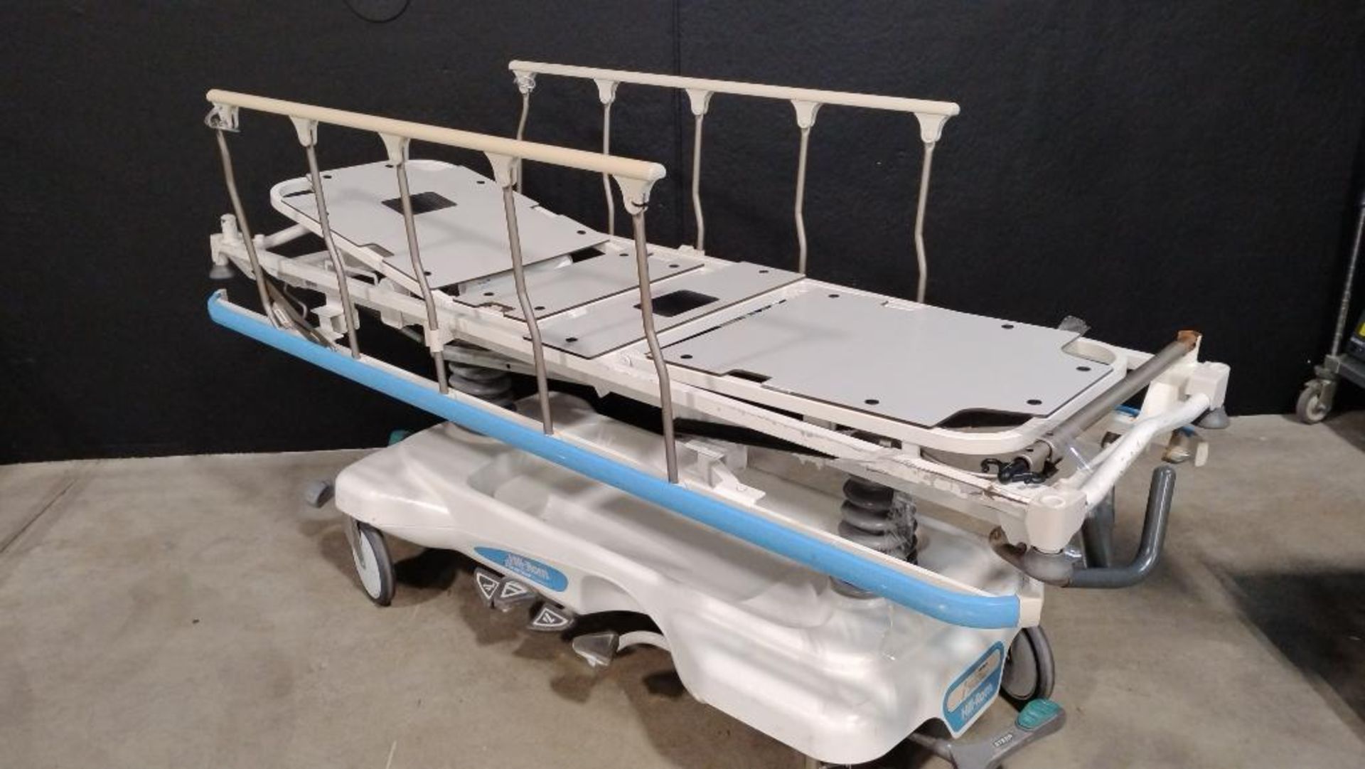 HILL-ROM P8000 STRETCHER (500LBS) - Image 2 of 4