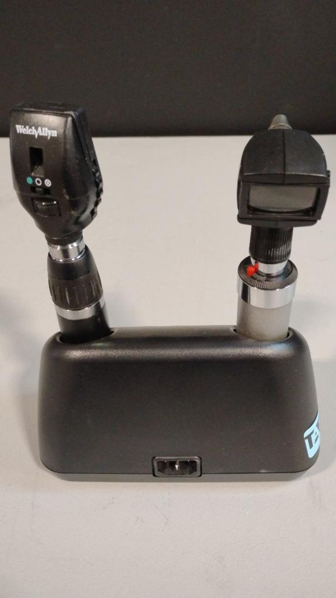 WELCH ALLYN OTO/OPTHALMOSCOPE WITH HEADS & 7114X DOCKING STATION - Image 3 of 3