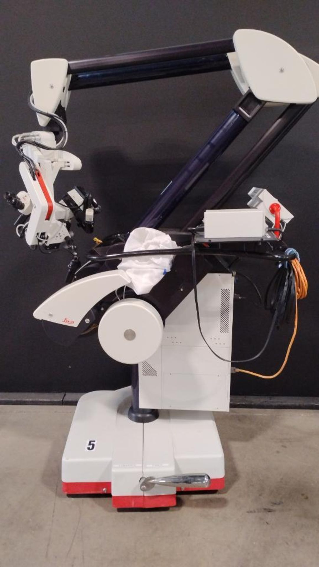LEICA M500-N NEURO-SURGICAL MICROSCOPE TO INCLUDE DUAL FACE TO FACE BINOCULARS WITH EYEPIECES TWO AR - Image 2 of 9
