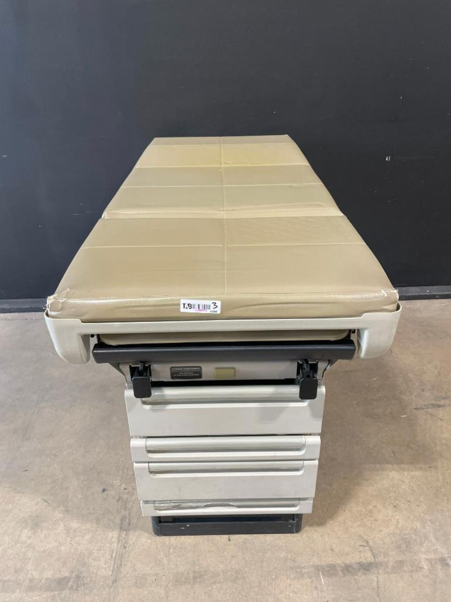 MIDMARK 404 EXAM TABLE