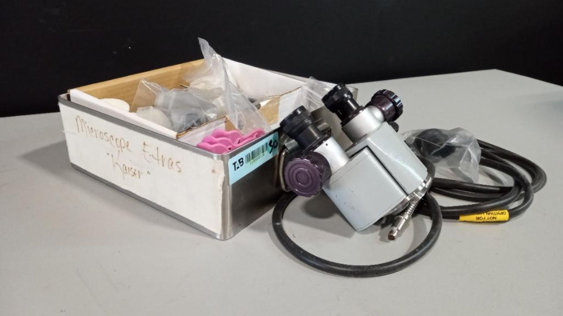 CARL ZEISS SURGICAL MICROSCOPE BINOCULAR WITH EYEPIECES BOTH ARE (12,5X) & ACCESSORIES - Image 4 of 4