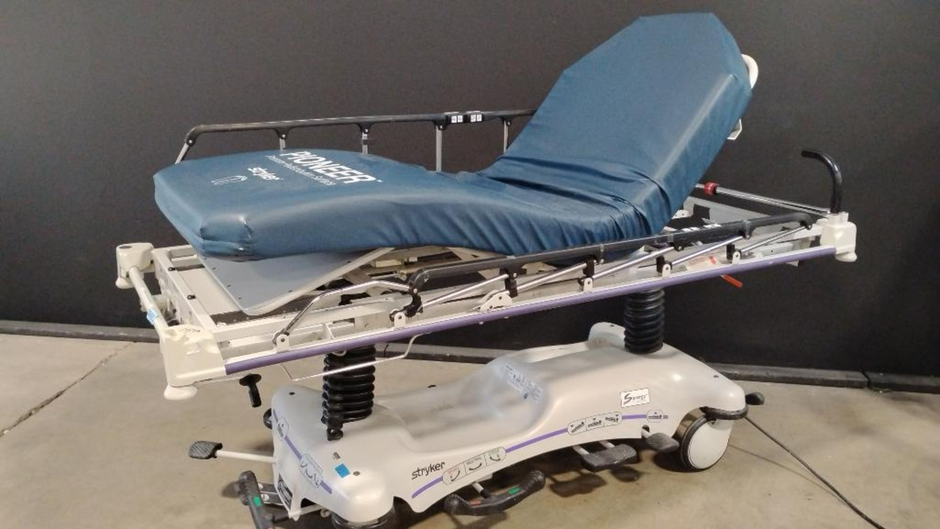 STRYKER 1552 STRETCHER - Image 2 of 4