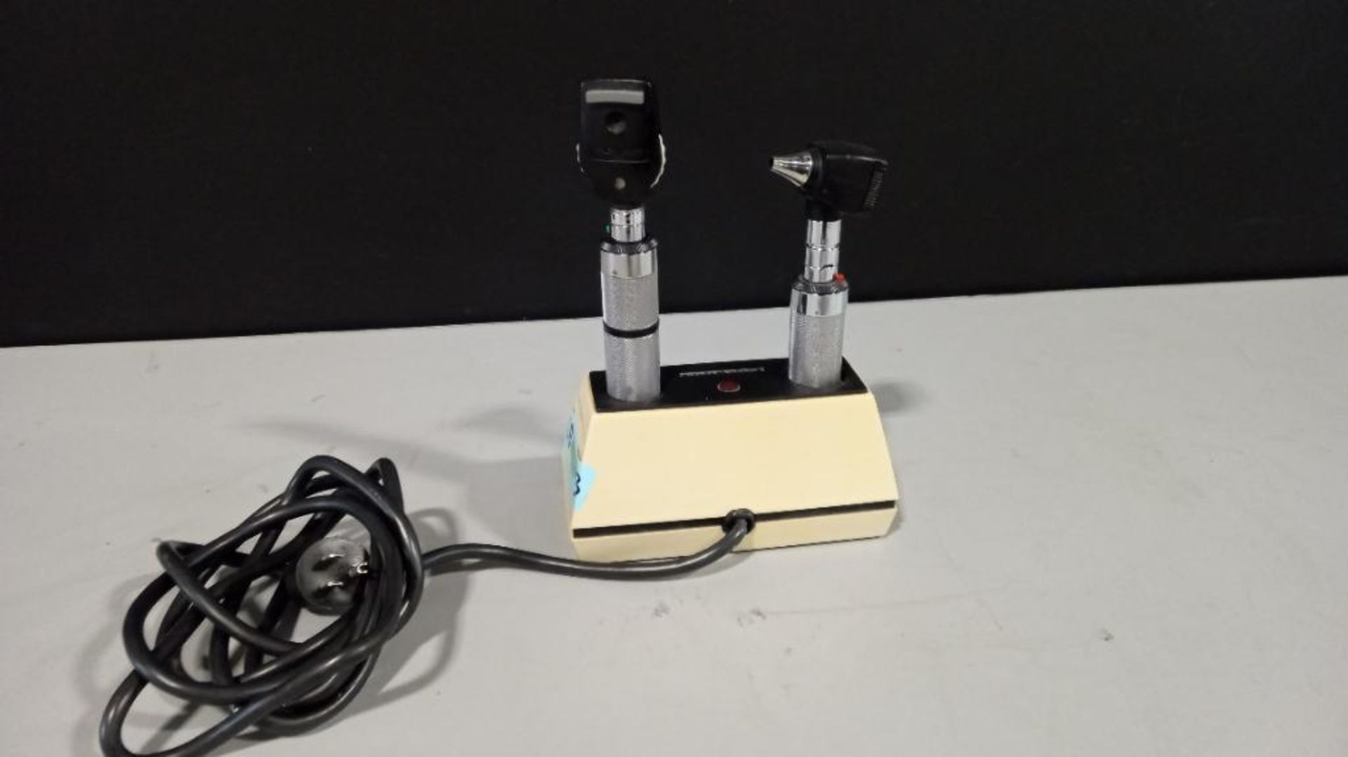 WELCH ALLYN OTO/OPTHALMOSCOPE WITH HEADS & 71110 DOCKING STATION - Image 4 of 4