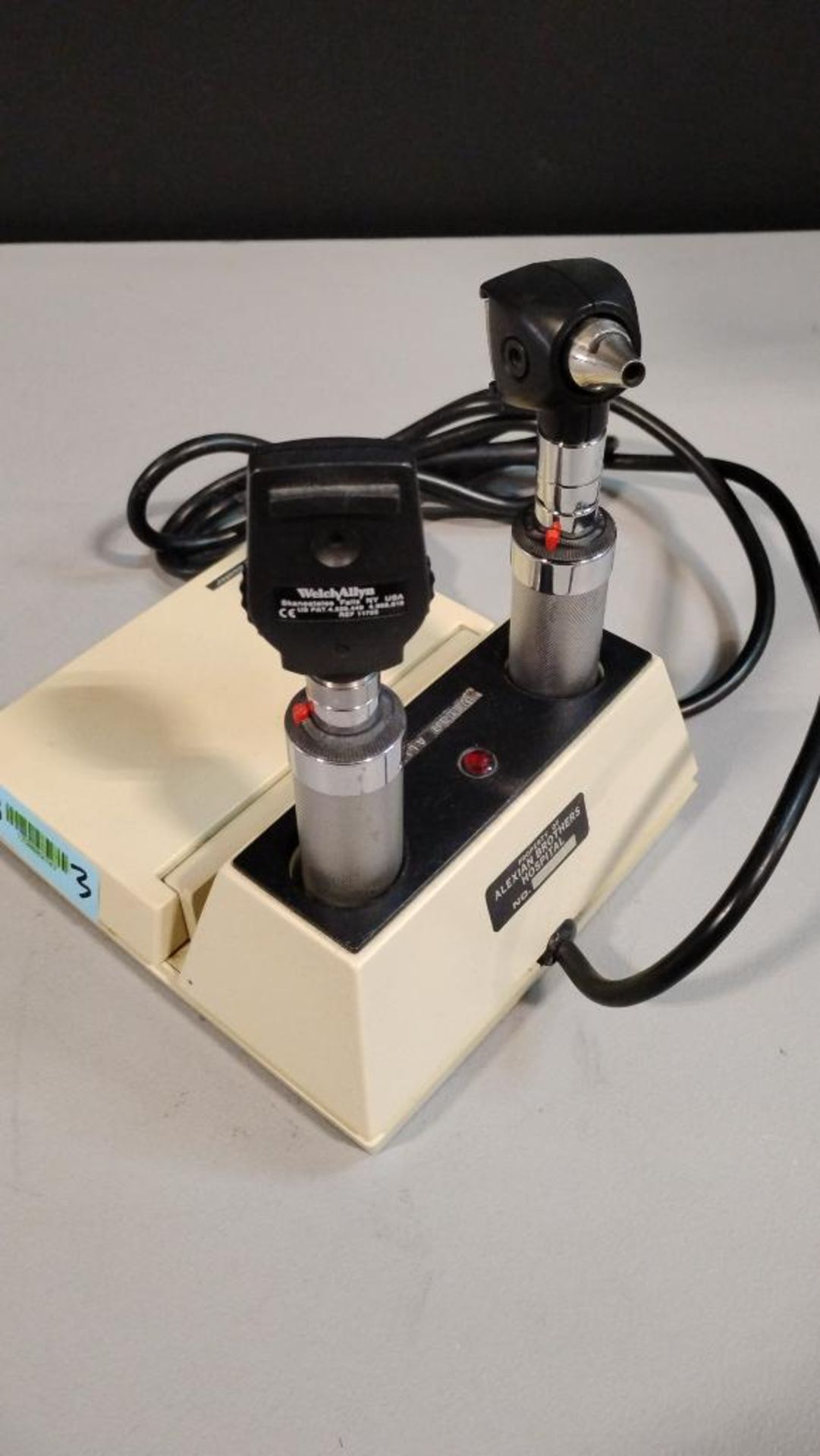 WELCH ALLYN OTO/OPTHALMOSCOPE WITH HEADS & 71150 DOCKING STATION - Image 2 of 3