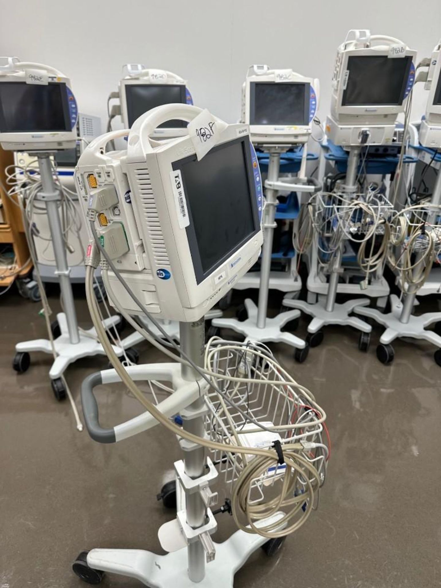 NIHON KOHDEN BSM -6301A PATIENT MONITOR WITH NIHON KODEN LIFESCOPE (BSM 1753) TRANSPORT MONITOR WITH