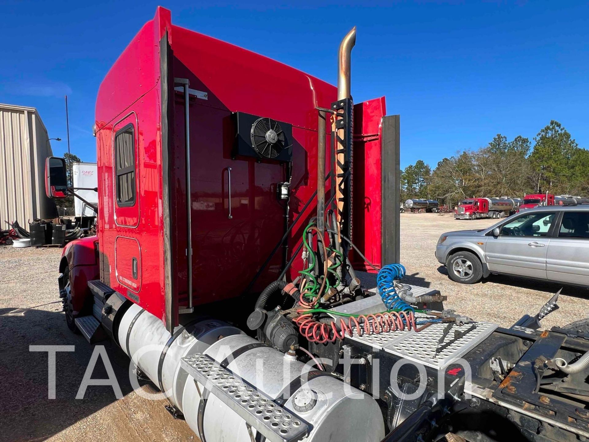 2014 Kenworth T660 Sleeper Truck - Image 9 of 66