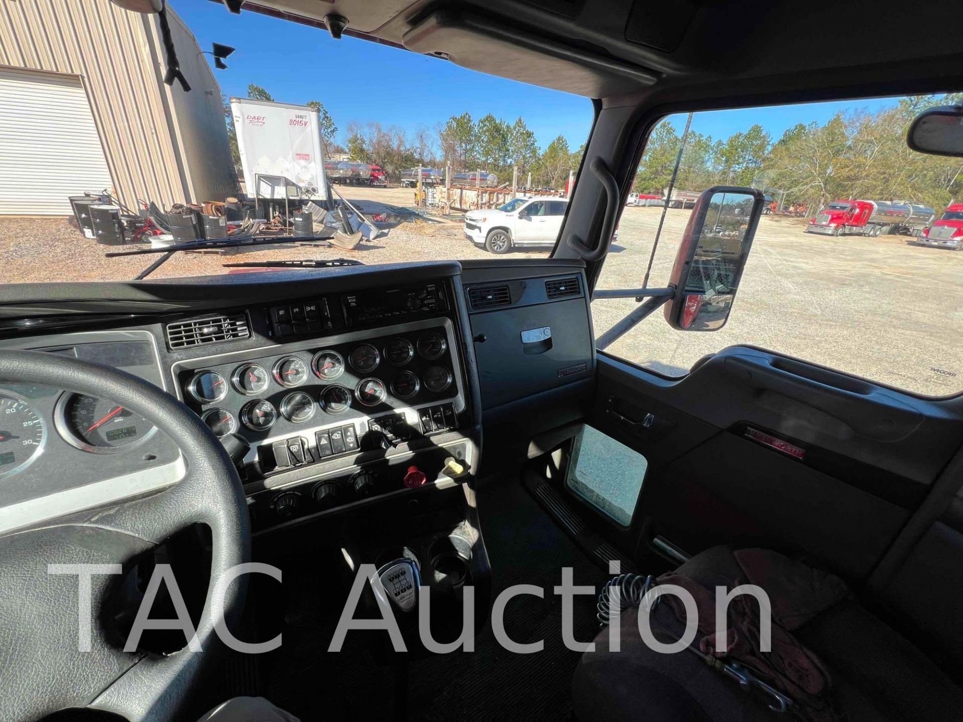 2014 Kenworth T660 Sleeper Truck - Image 23 of 66