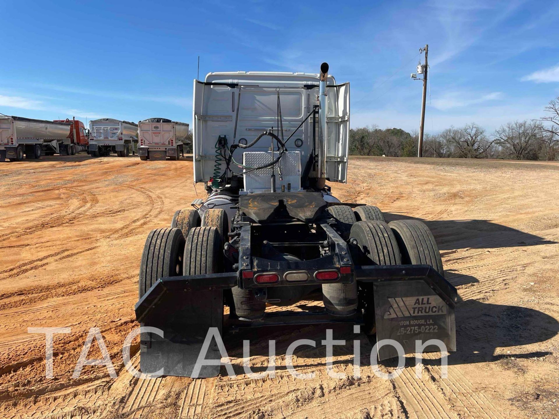 2018 Volvo VN Sleeper Truck - Image 4 of 65