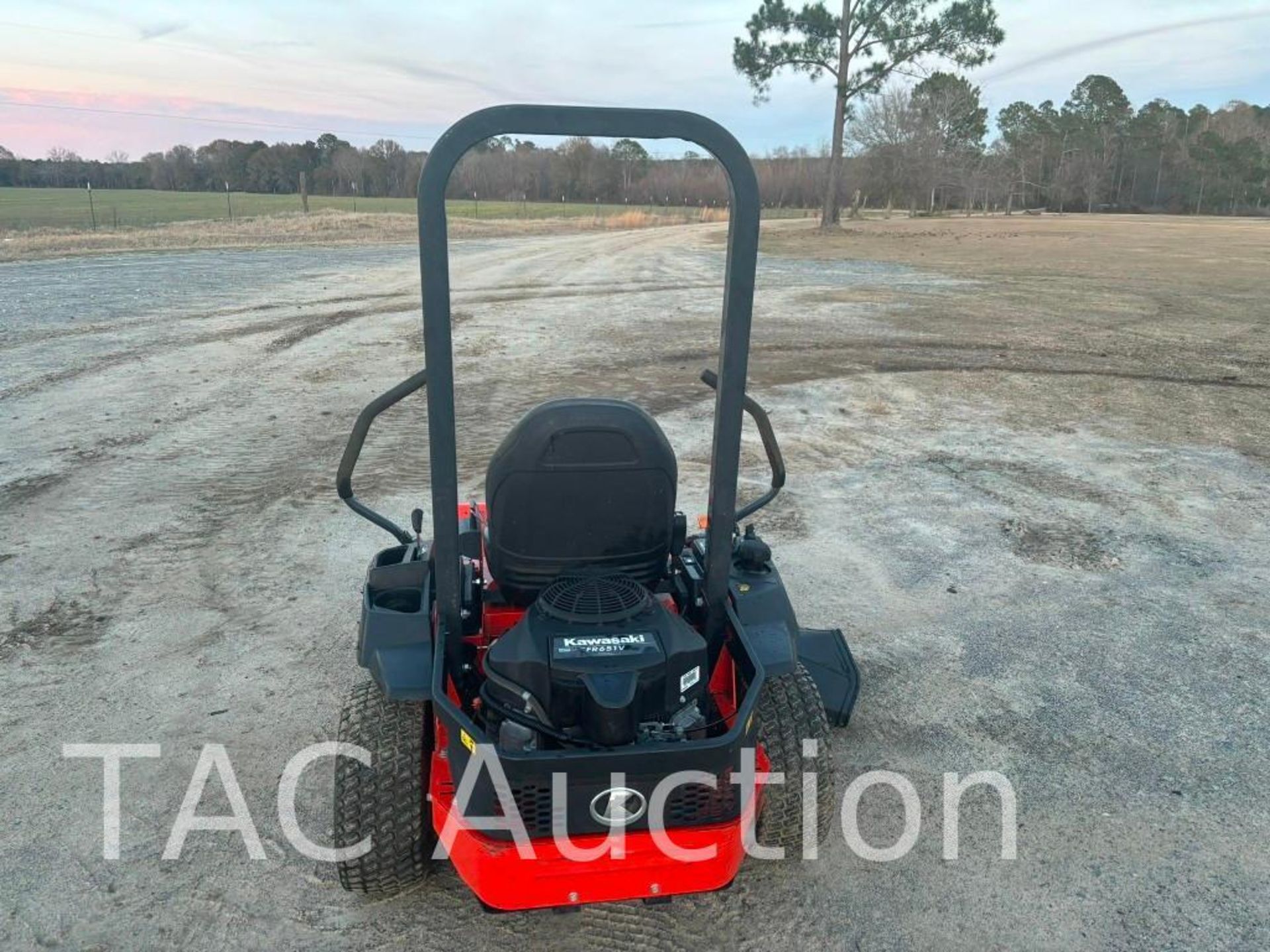 Kubota Z122R 42in Zero Turn Lawn Mower - Image 3 of 9