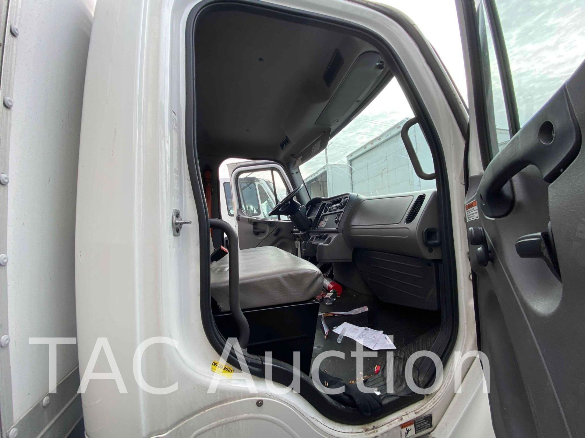 2016 Freightliner M2106 26ft Box Truck - Image 15 of 64