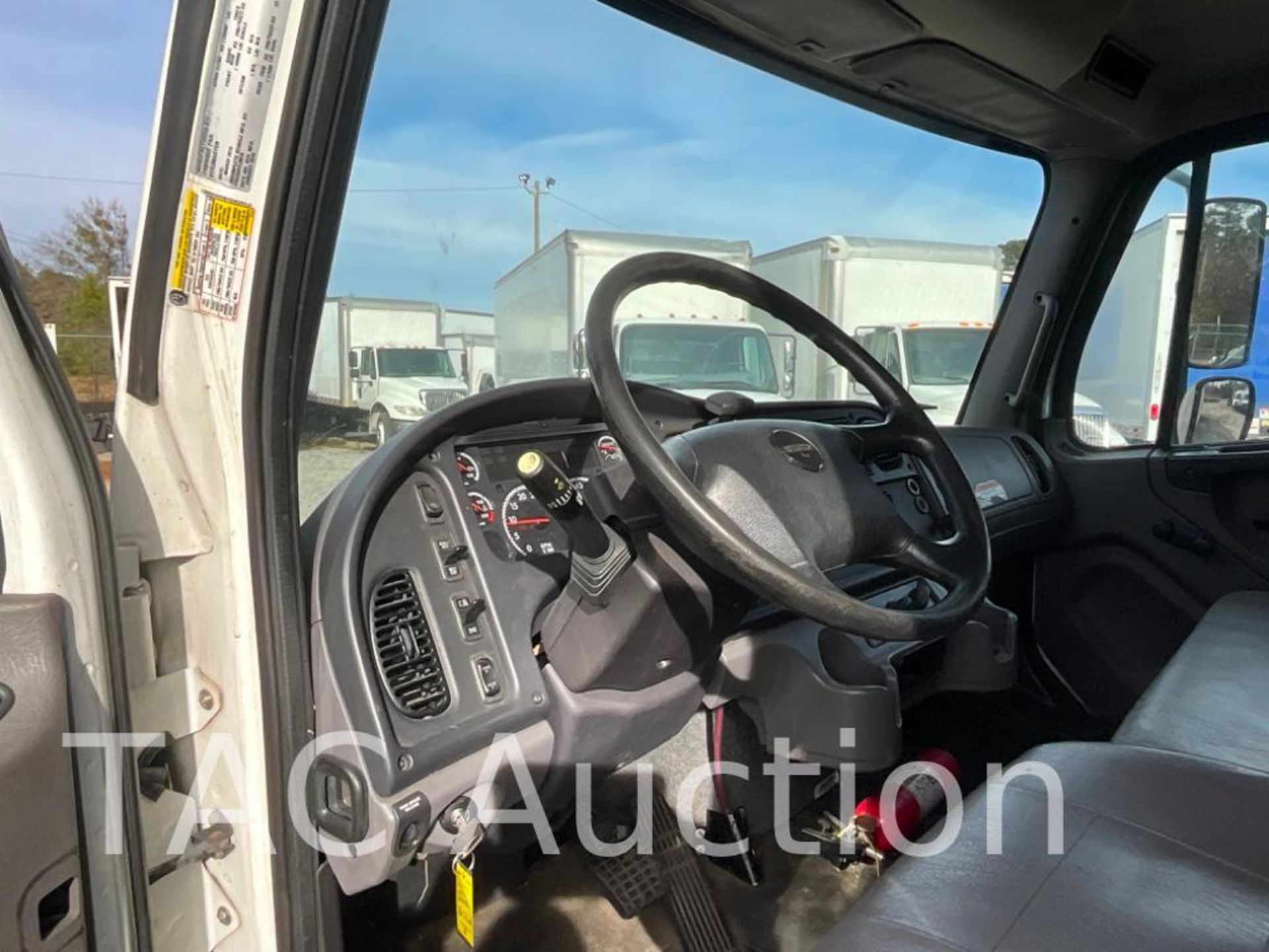 2017 Freightliner M2106 26ft Box Truck - Image 11 of 59