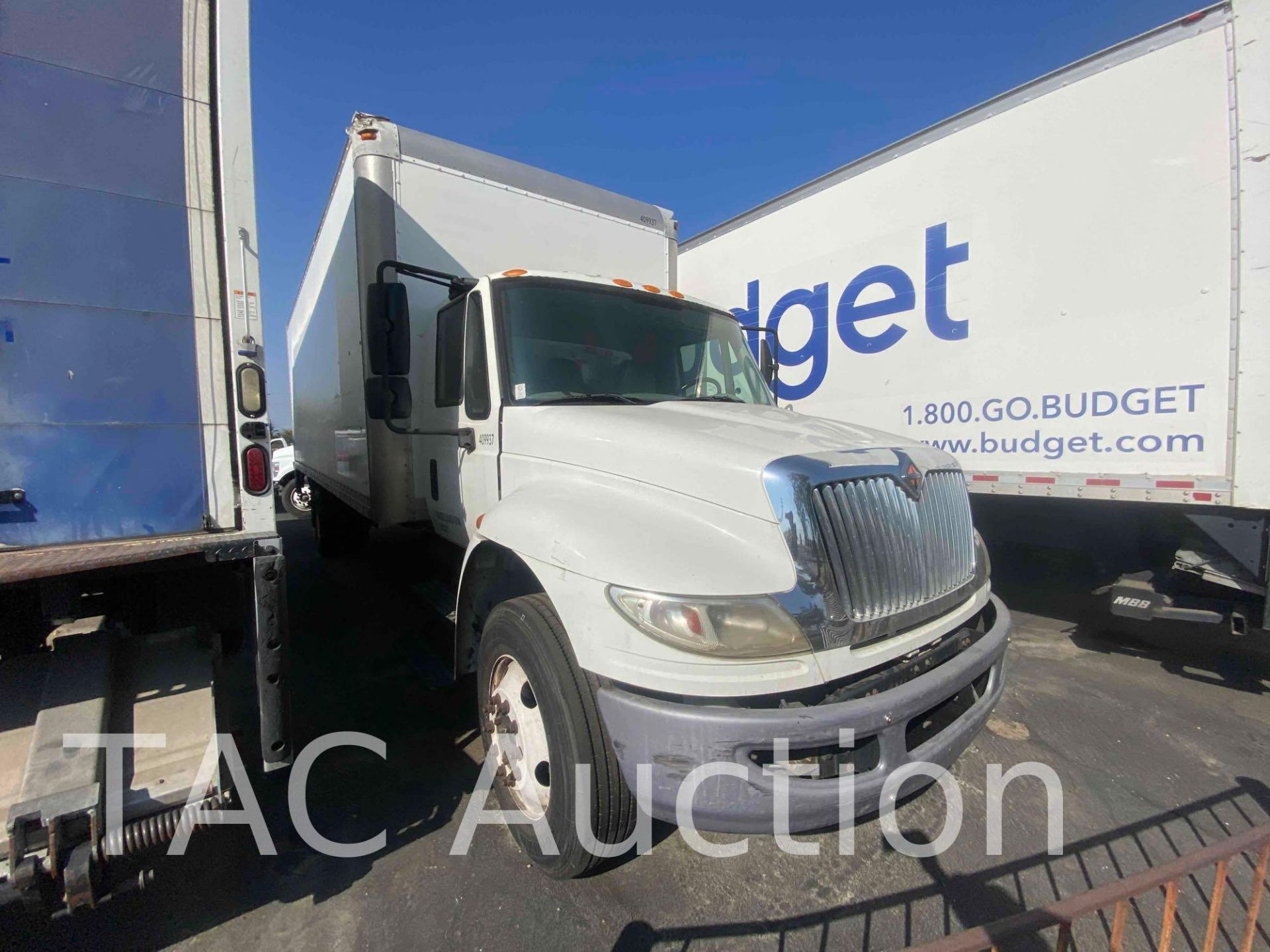 2015 International Durastar 4300 26ft Box Truck - Image 3 of 59