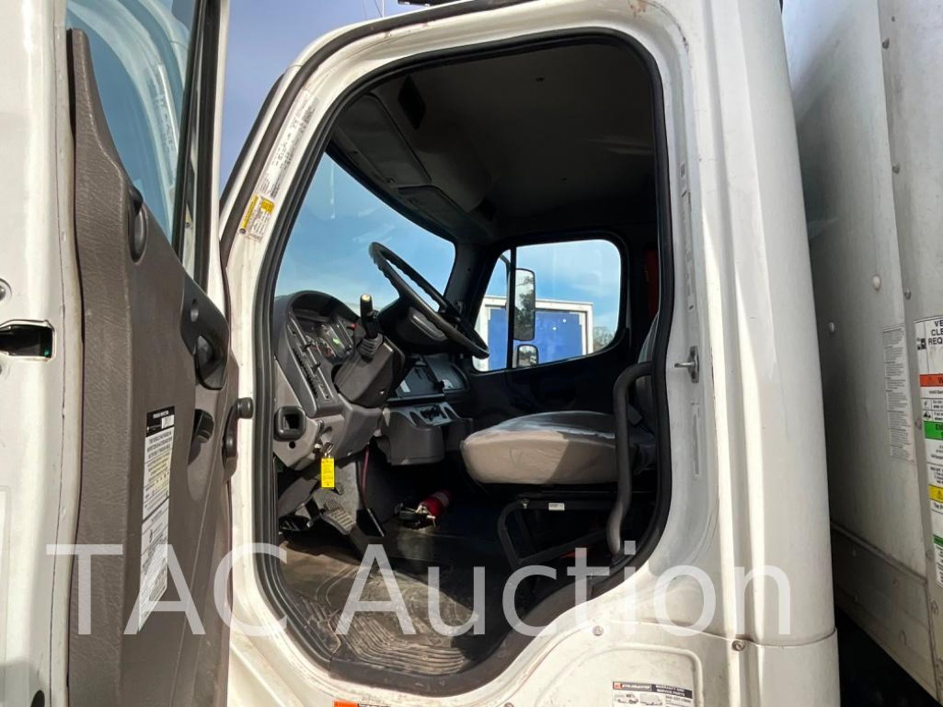 2017 Freightliner M2106 26ft Box Truck - Image 10 of 59