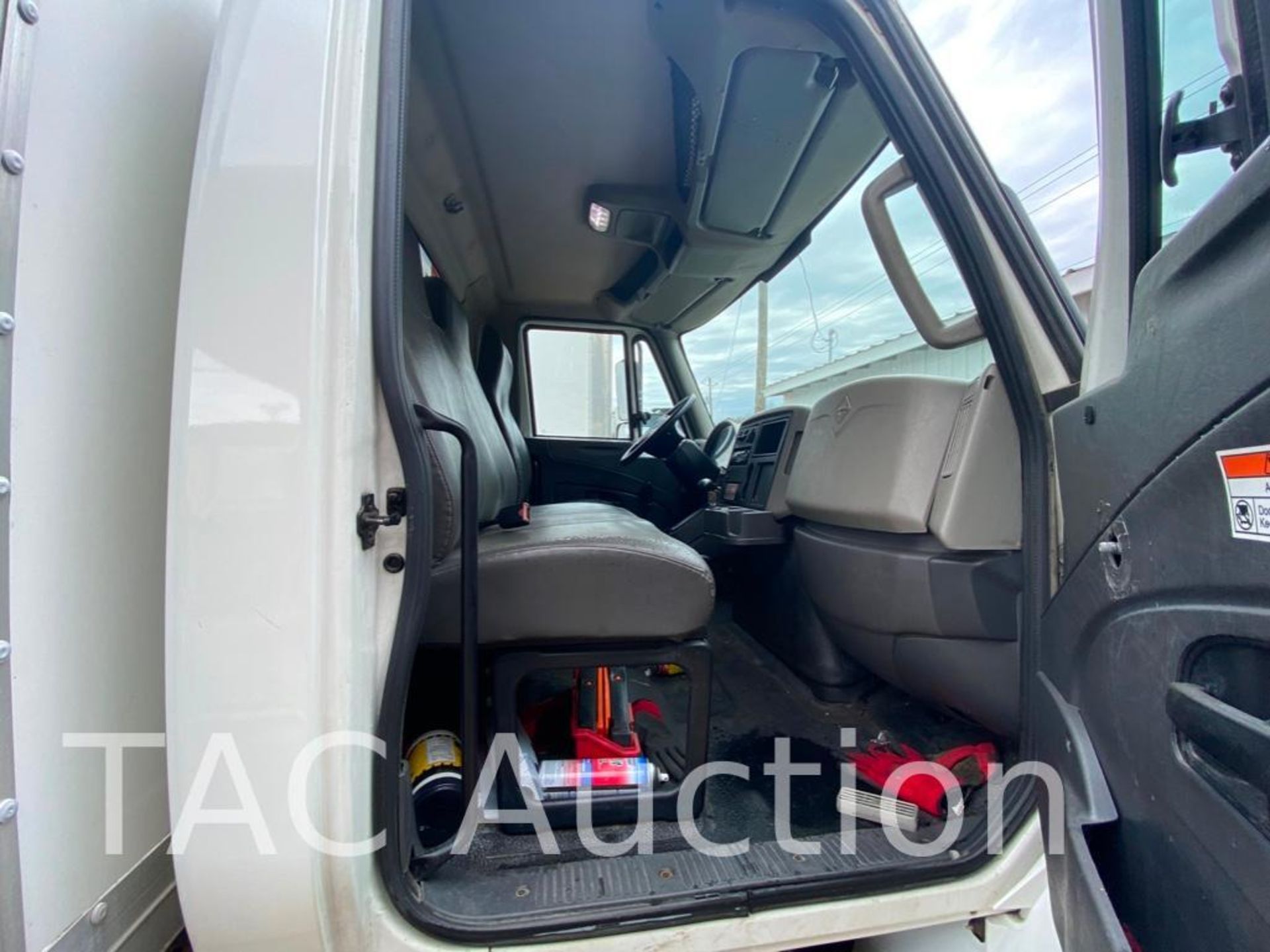 2018 International Durastar 4300 26ft Box Truck - Image 38 of 99